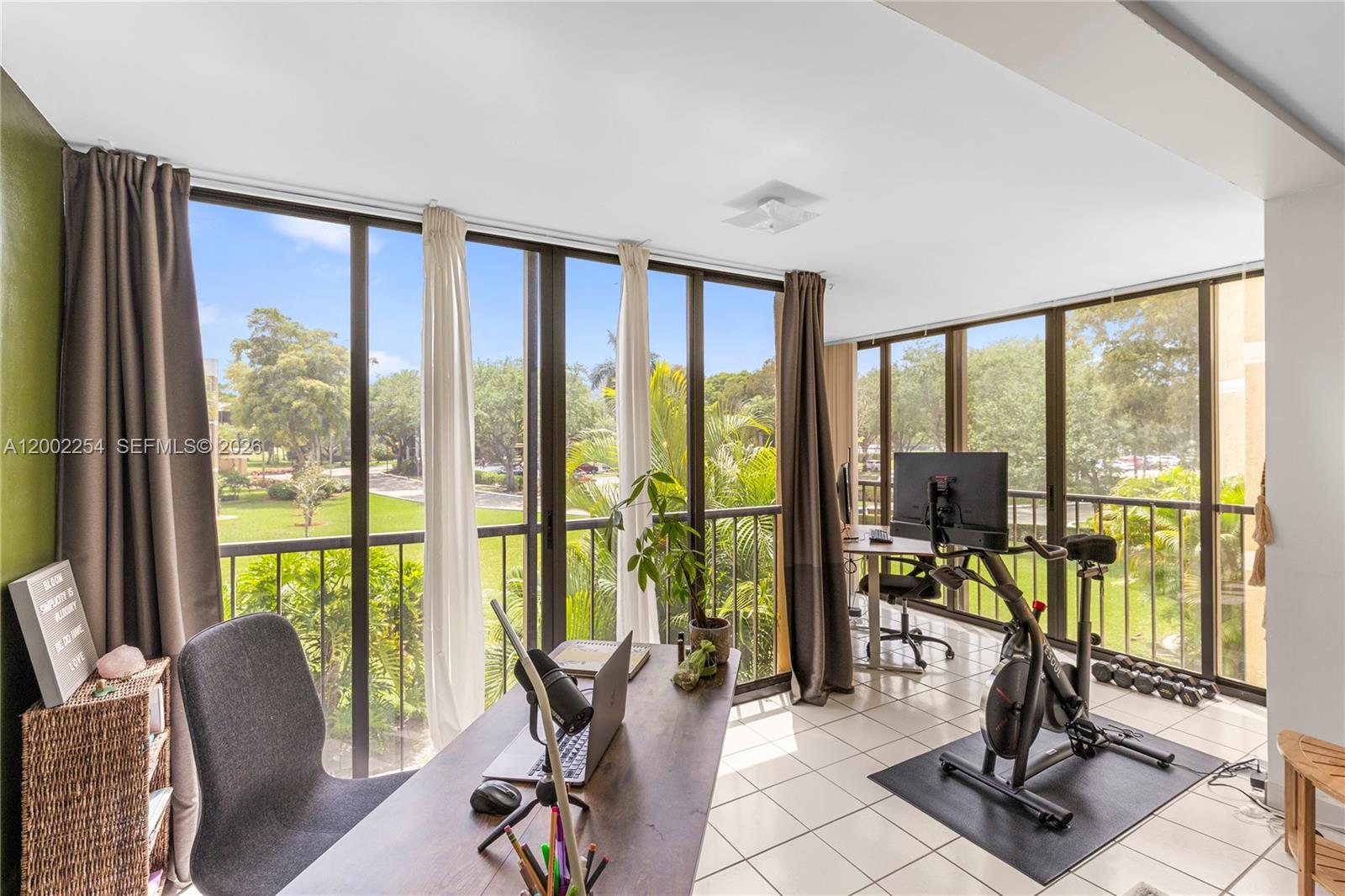16175 Golf Club Rd # 212, Weston FL 33326