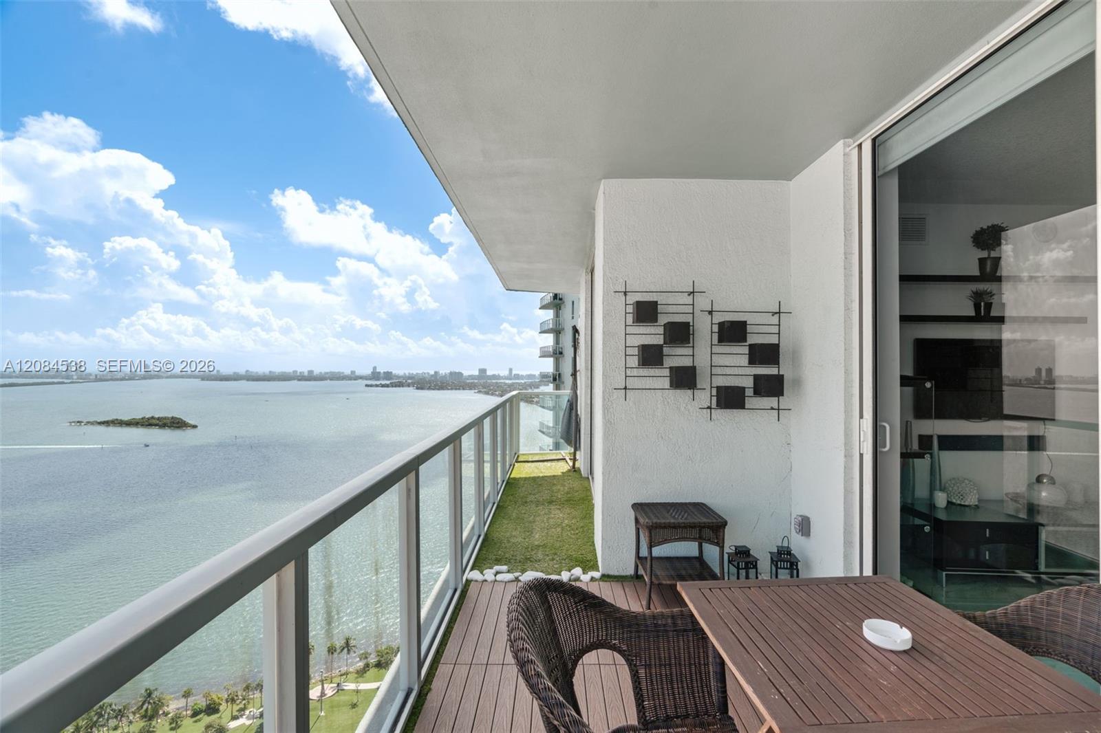 1900 N Bayshore Dr # 3315 — Photo 2