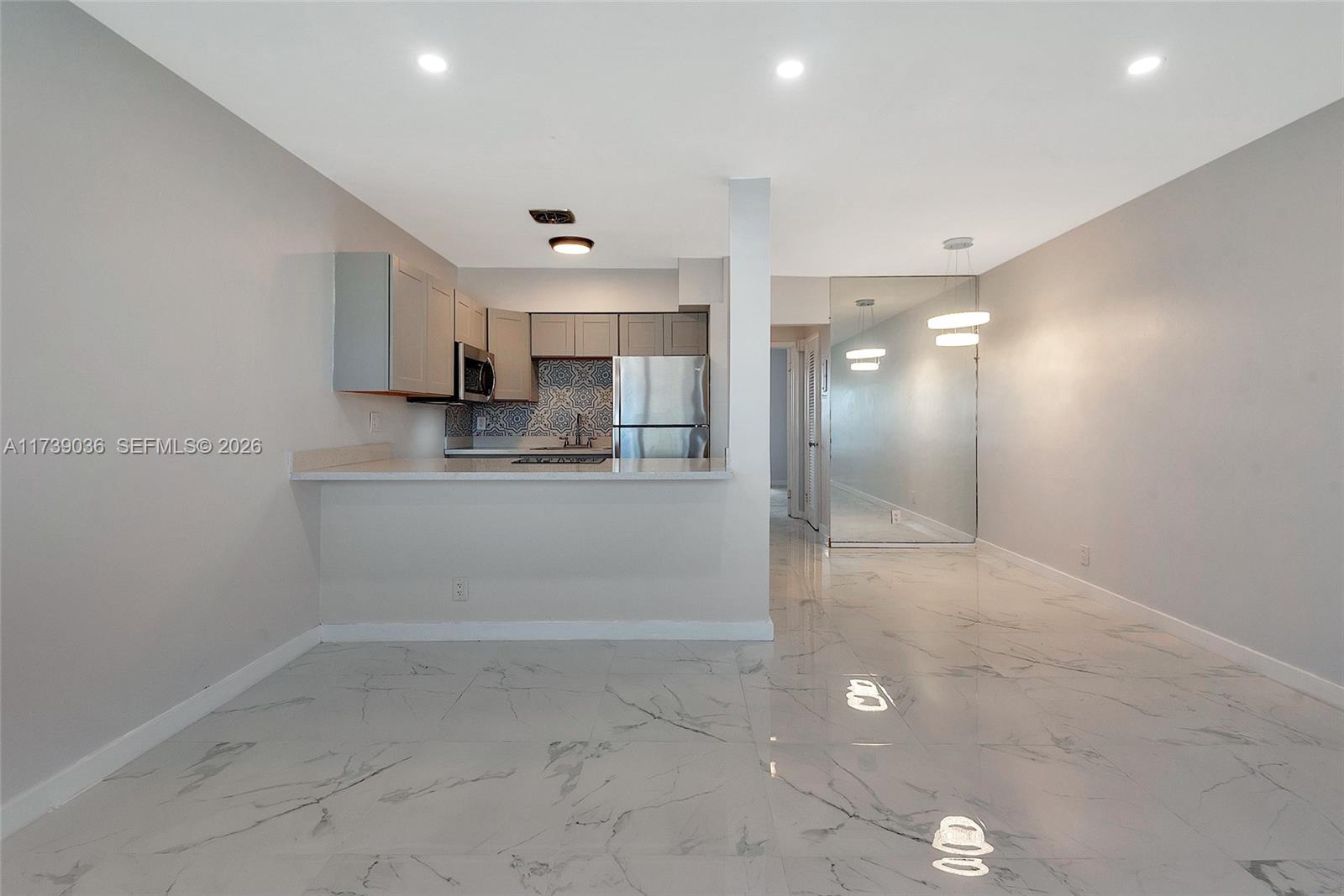 820 SW 11th Ave # 14B — Photo 3