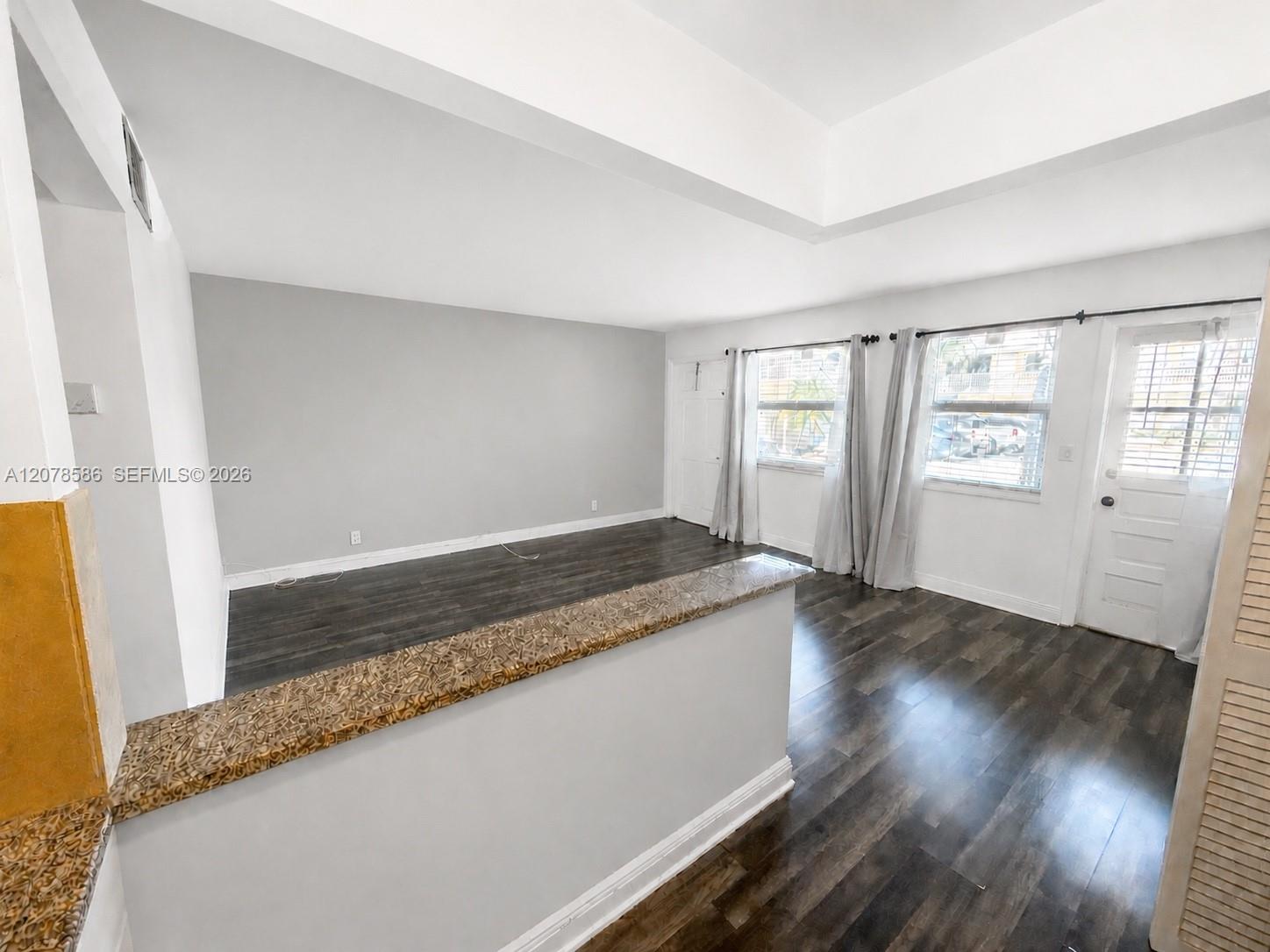 4050 NE 12th Ter # 1 — Photo 3