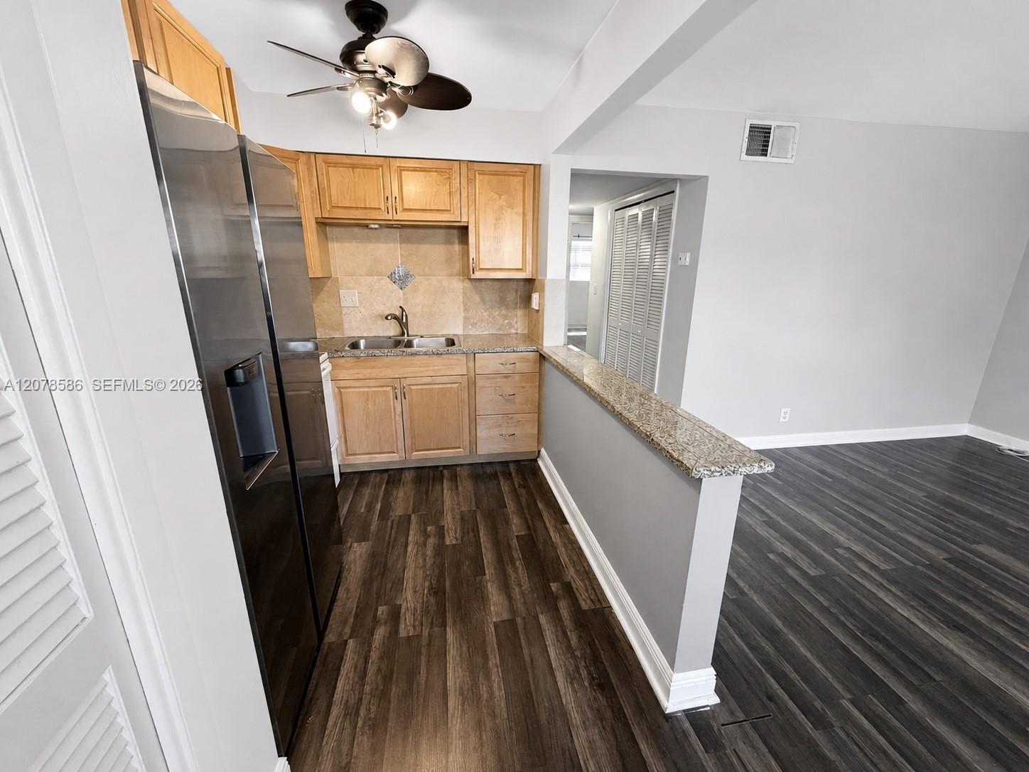 4050 NE 12th Ter # 1 — Photo 4