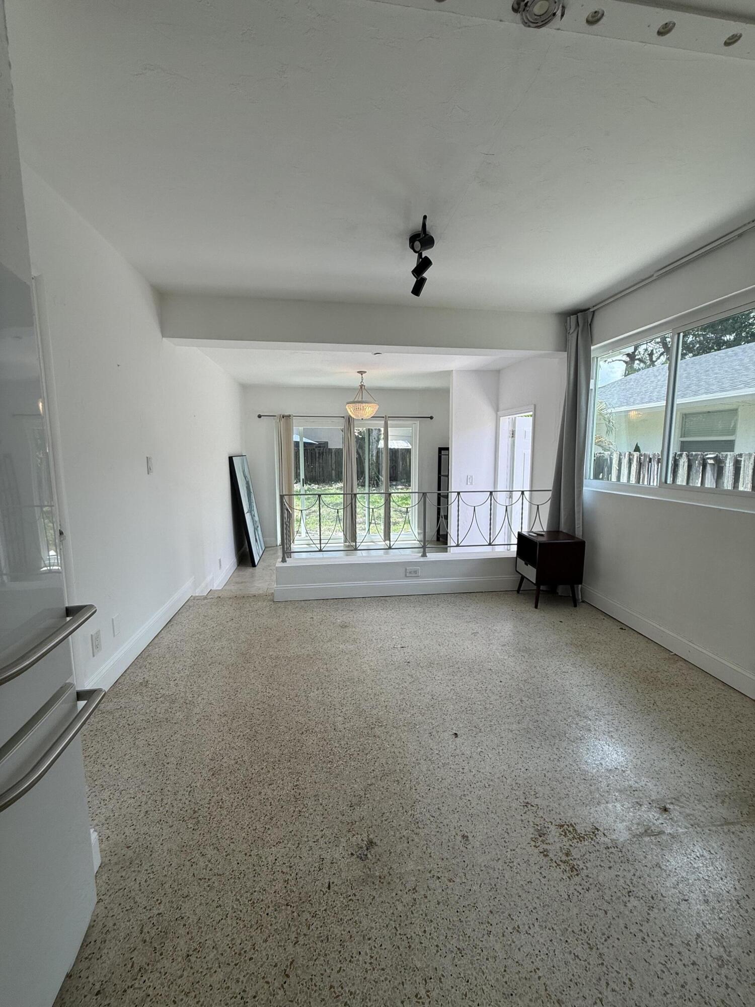 900 SE 12th Street # BACK — Photo 3