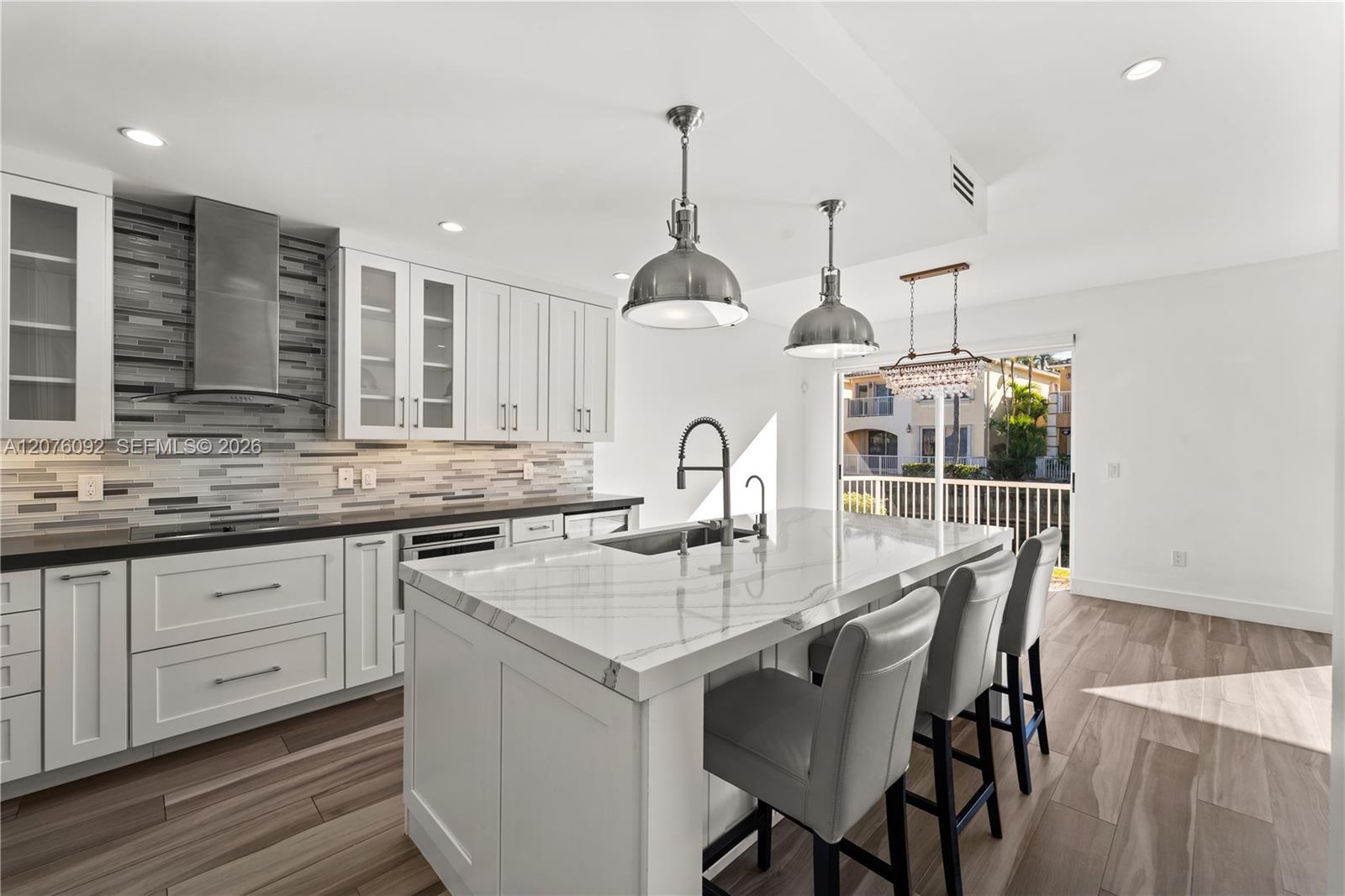 Eat-in kitchen