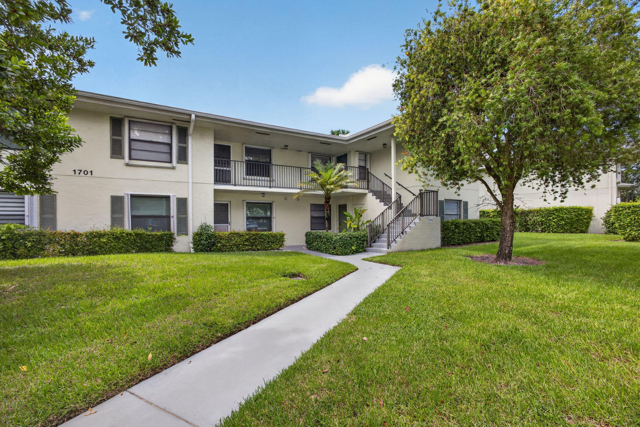 1701 Sabal Ridge Circle # D — Photo 2