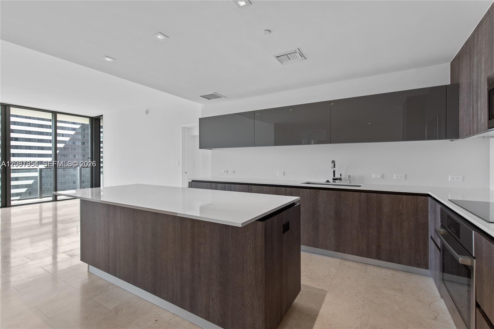 88 SW 7th St # 904 — Photo 3