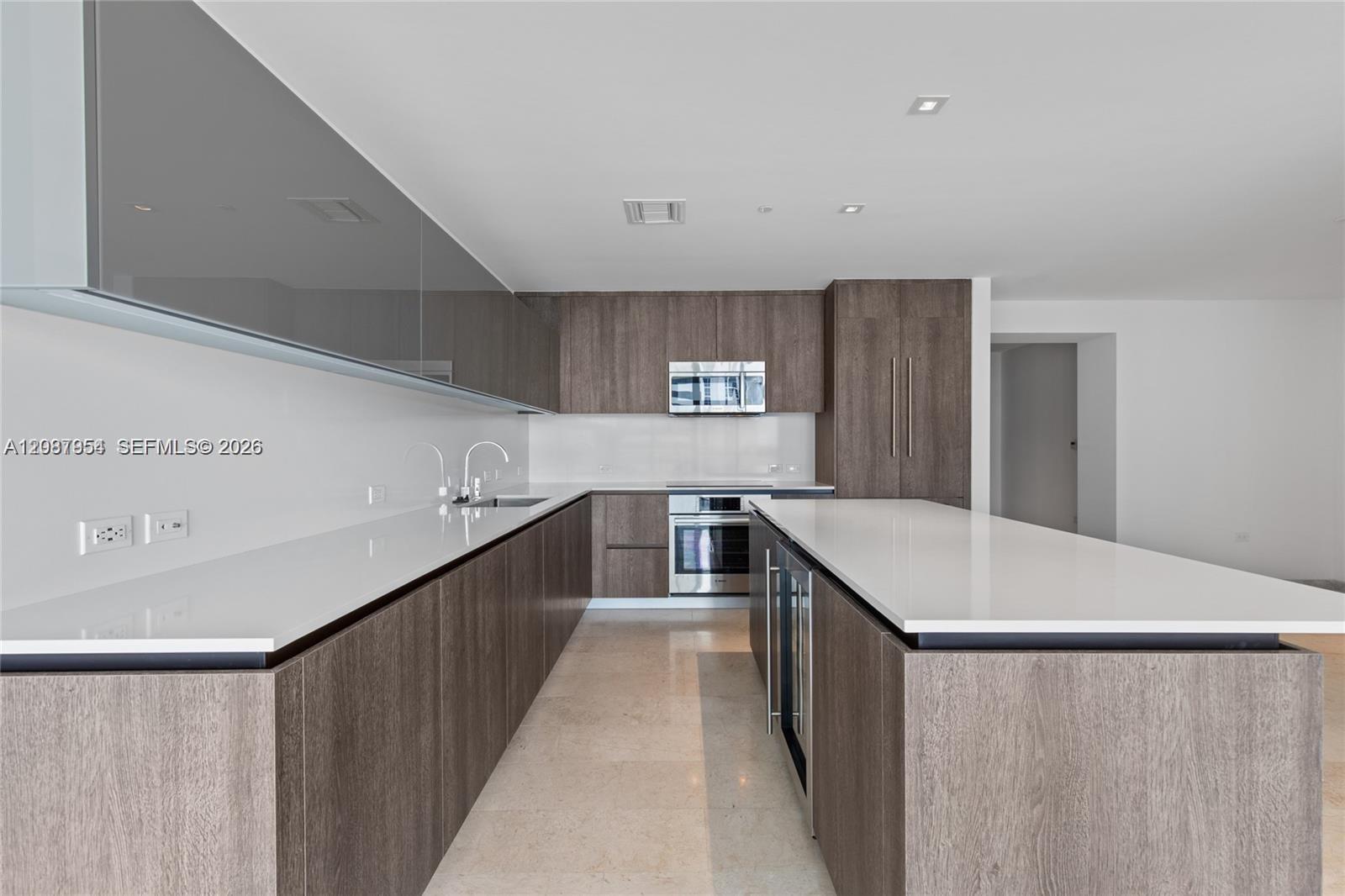 88 SW 7th St # 904 — Photo 4