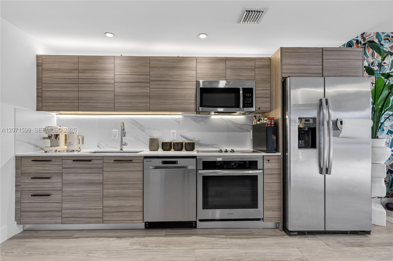 121 NE 34th St # L305 View 3