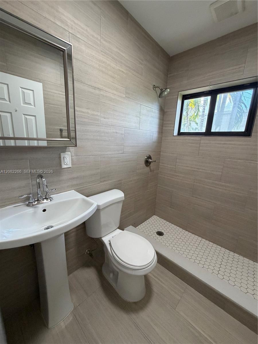600 SW 10th St # 4 — Photo 4