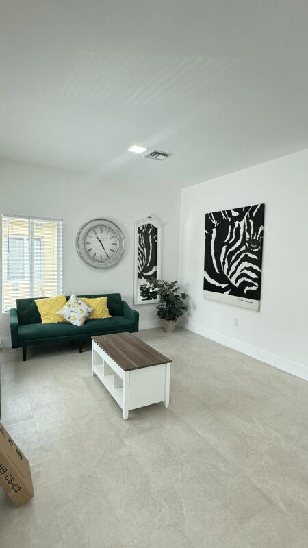 1701 NW 9th Street — Photo 3