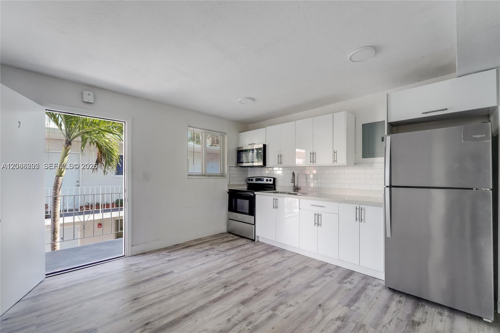 1630 NW 18th St # 5 — Photo 5
