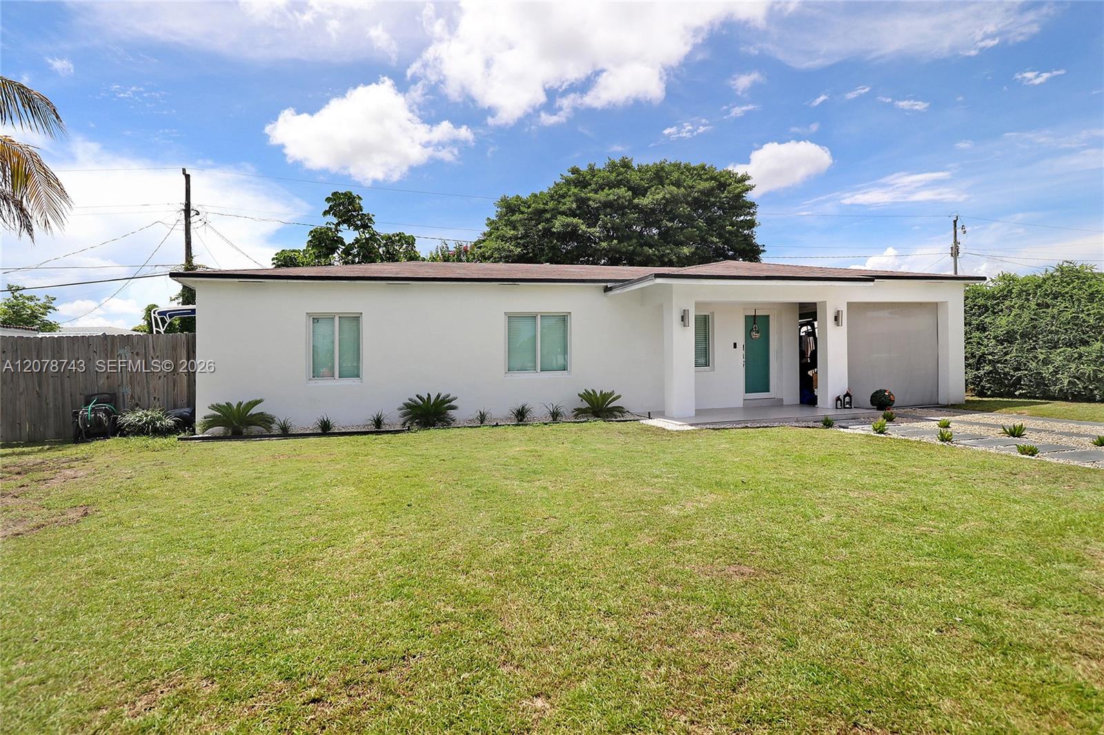14940 Pierce St — Photo 3
