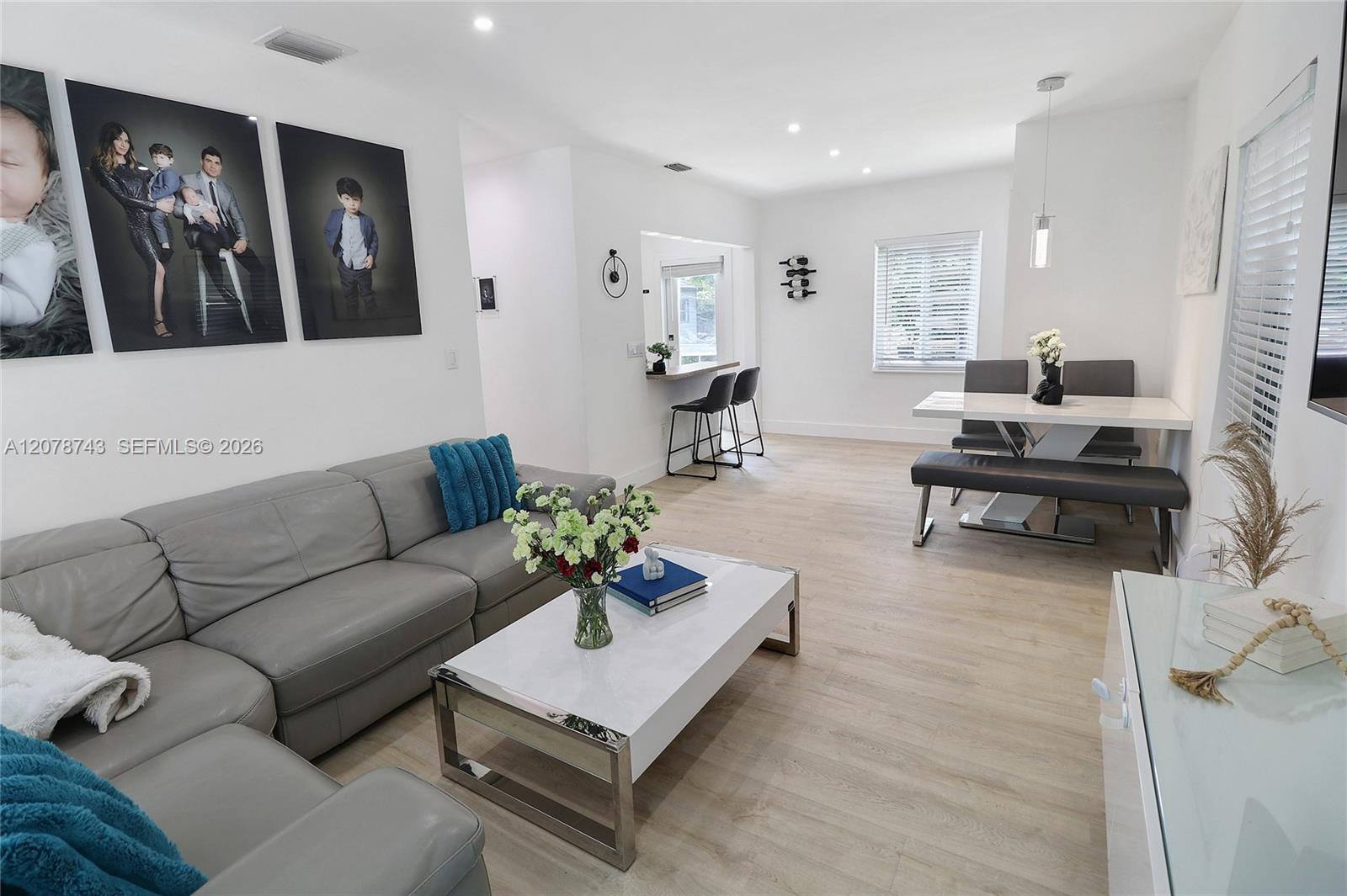 14940 Pierce St — Photo 4