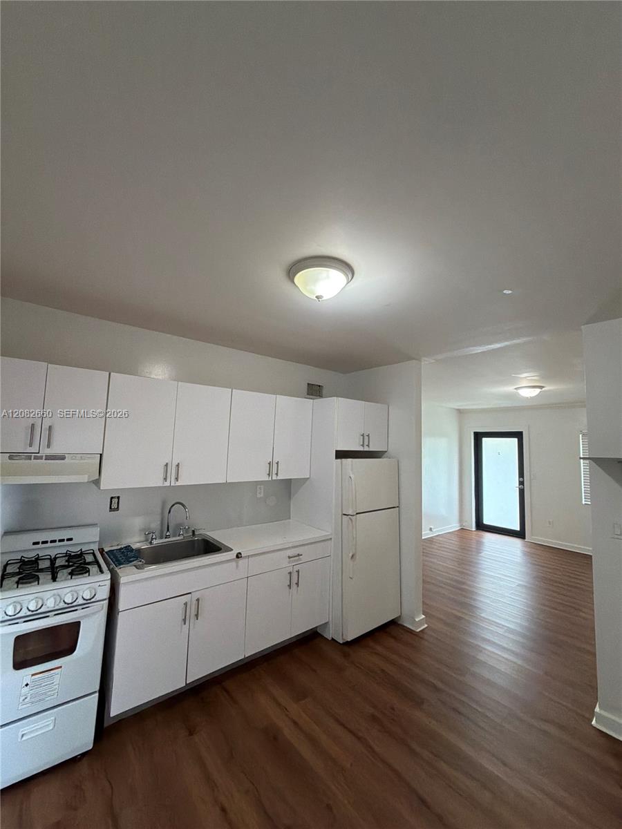 481 NW 30th St # 2 — Photo 2