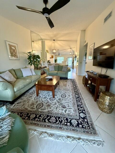 1002 Keystone Drive Unit g — Photo 2