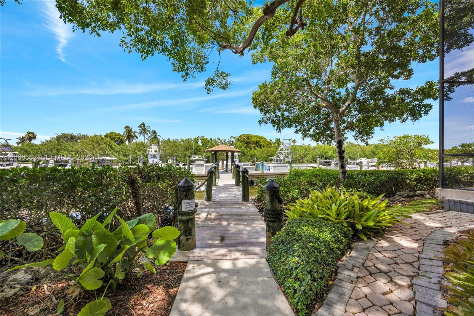 5996 Paradise Point Dr — Photo 4