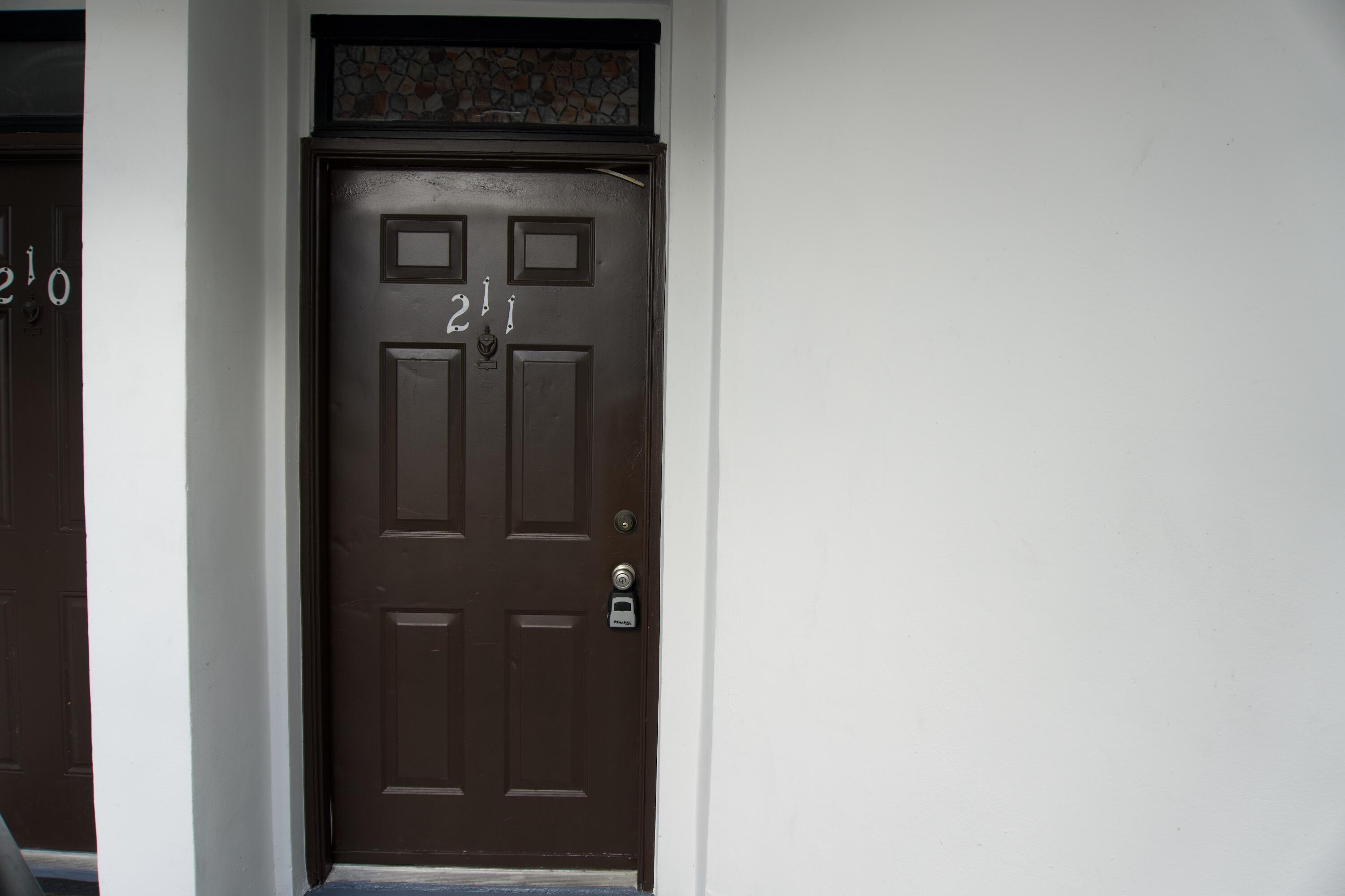 213 Lake Pointe Drive # 211, Oakland Park FL 33309