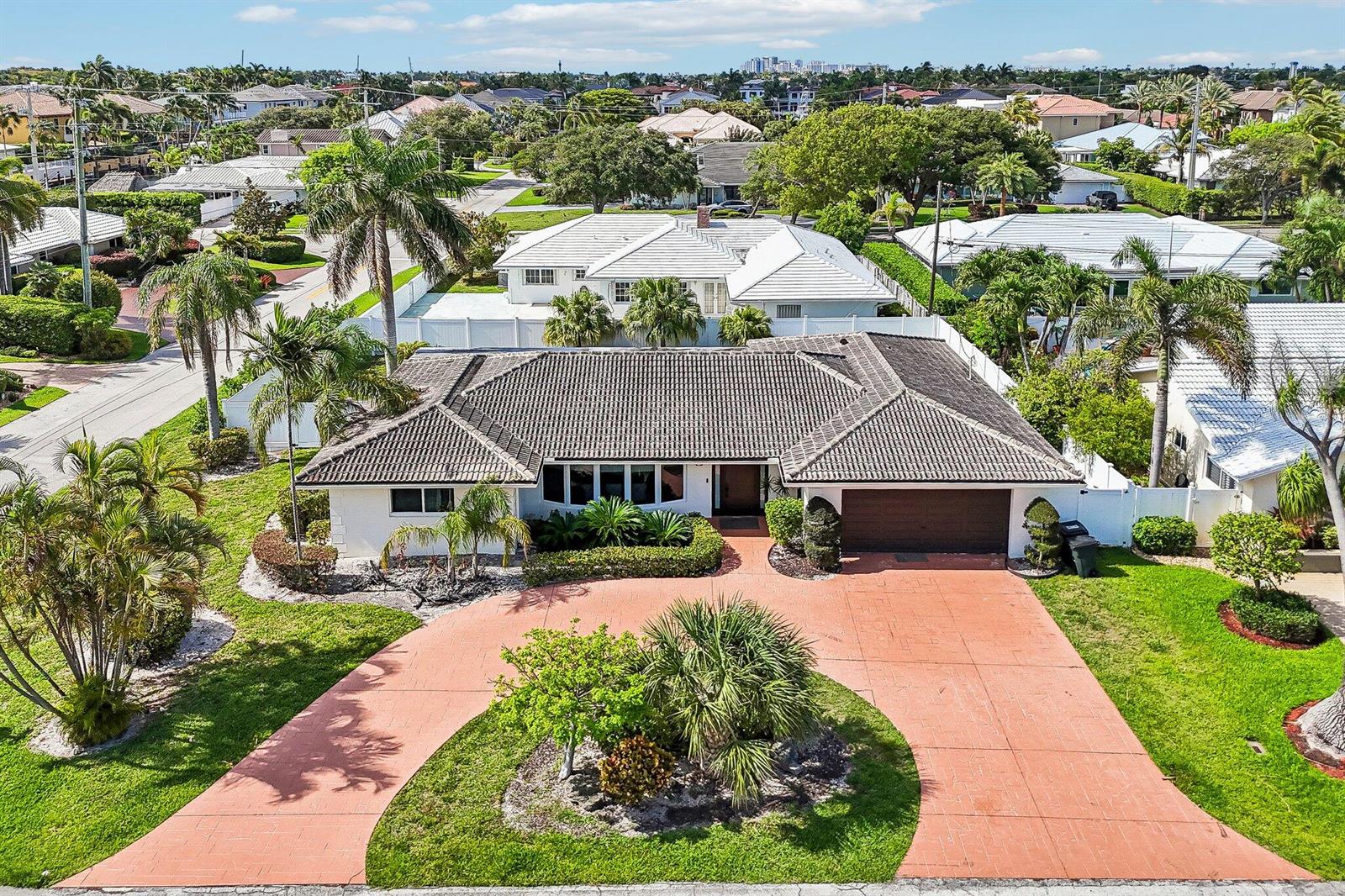 2-web-or-mls-NE 39th Ct-S2205-034