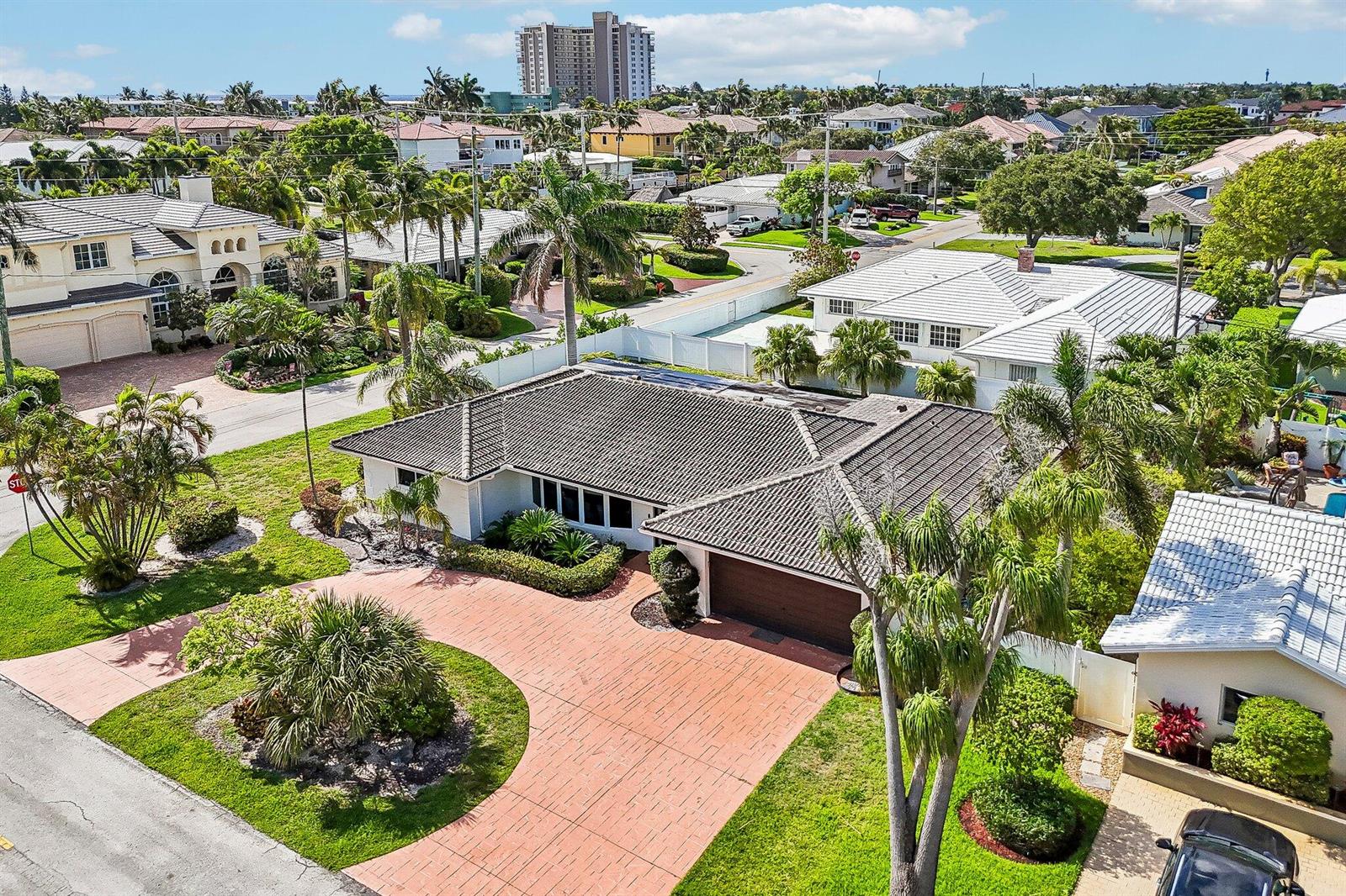 4-web-or-mls-NE 39th Ct-S2205-035
