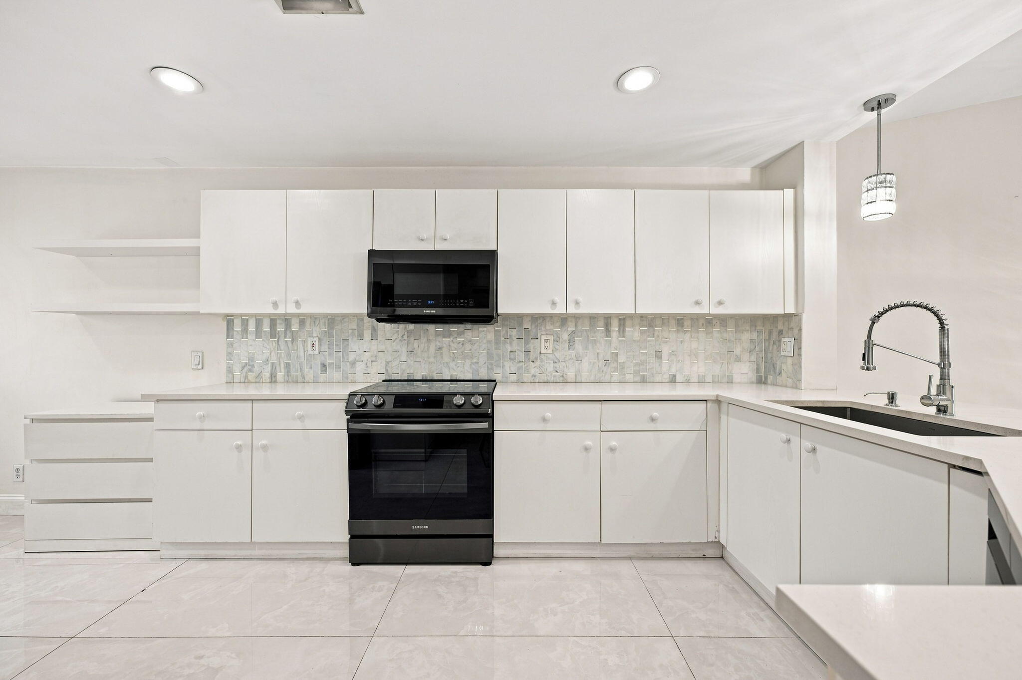 1590 ORION Lane — Photo 2