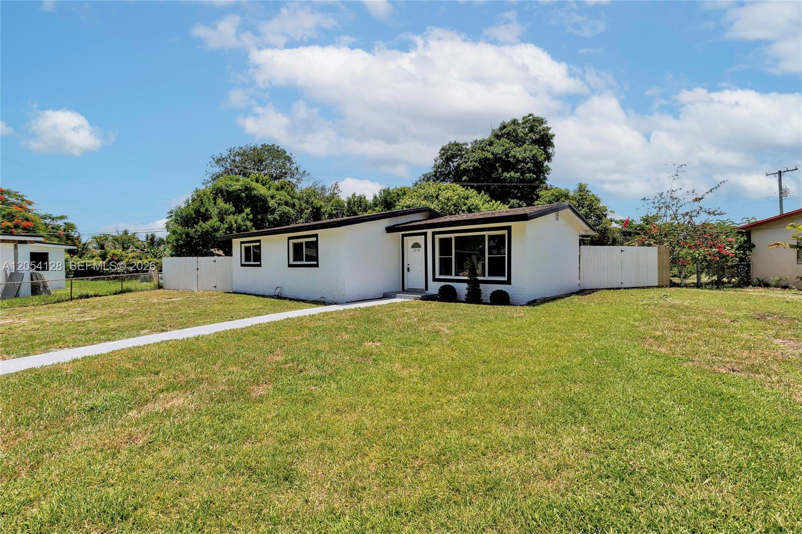 1218 NW 15th St — Photo 3