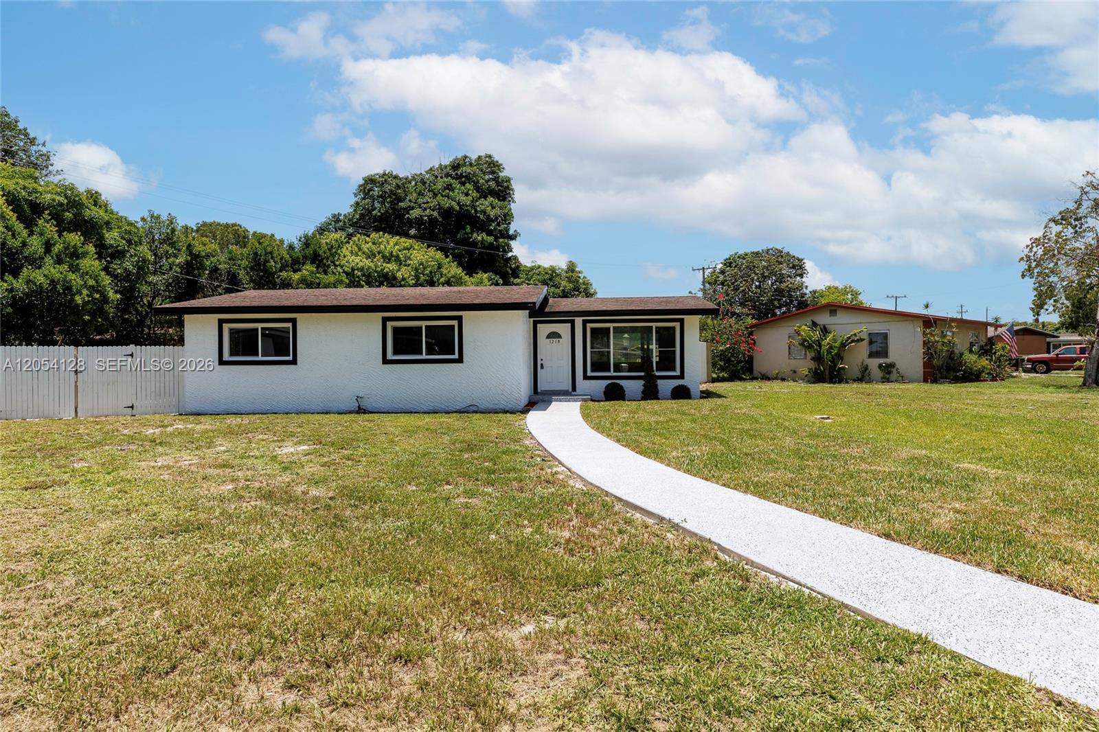 1218 NW 15th St — Photo 4