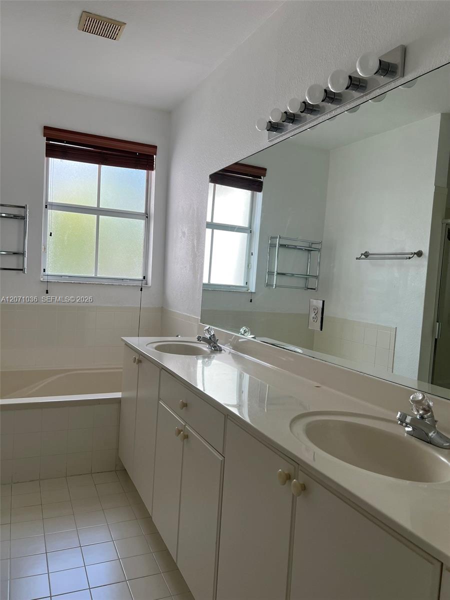 10861 NW 85th Ter View 9