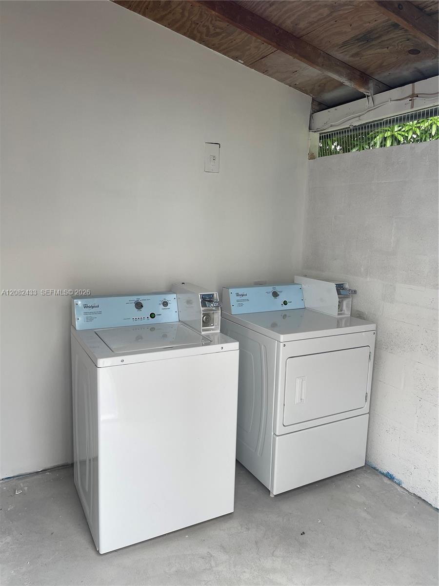 910 SW 8th Ave # A — Photo 4