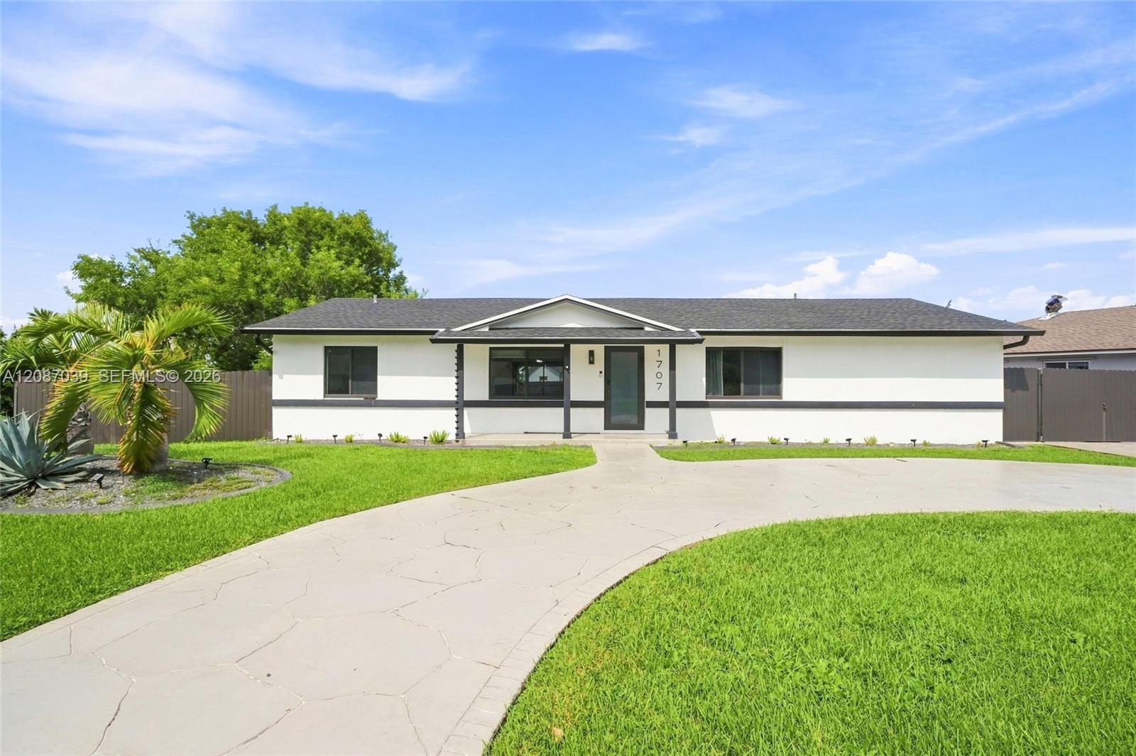 1707 S Curlew Ln, Homestead FL 33035