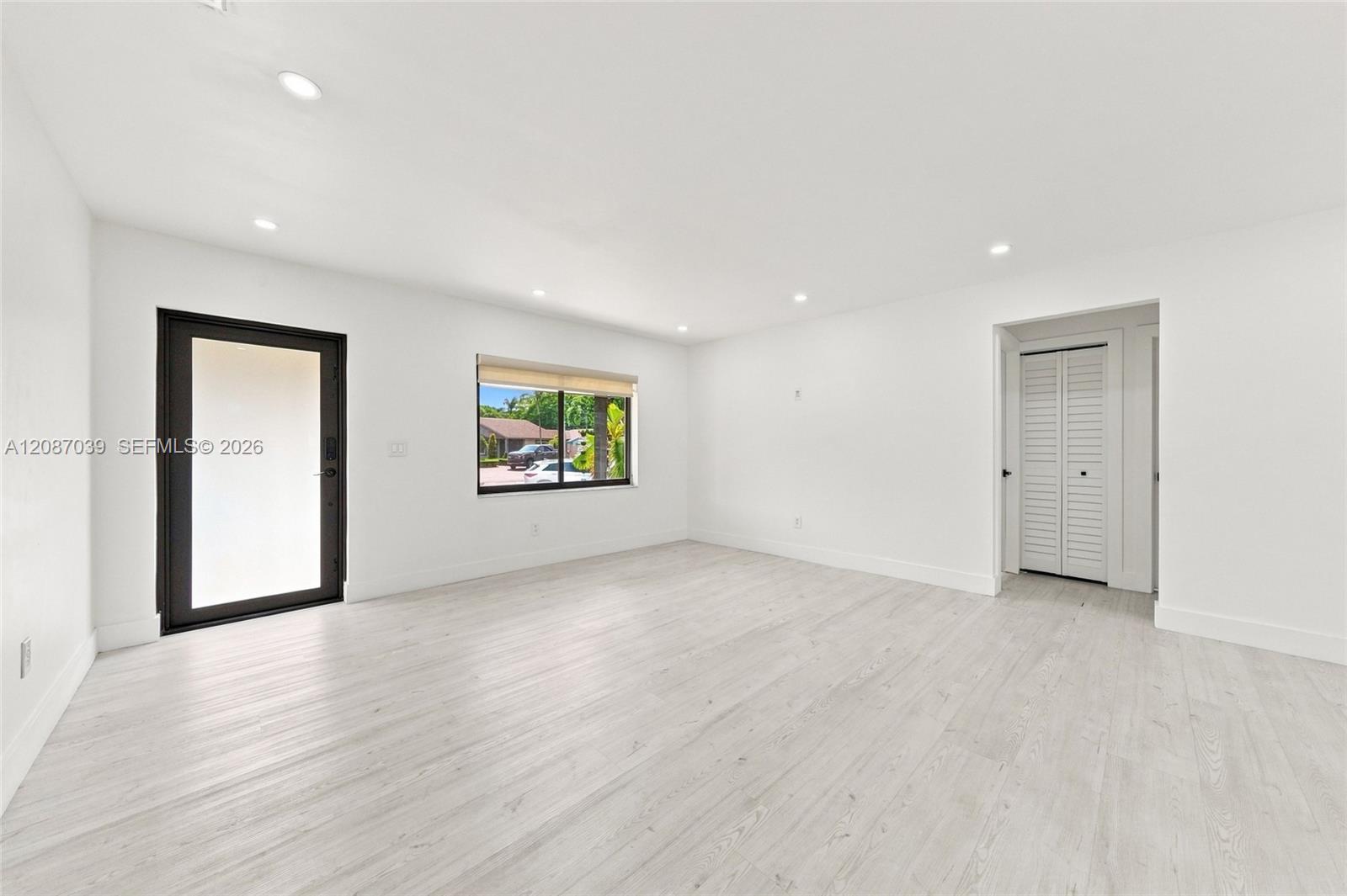 1707 S Curlew Ln — Photo 4