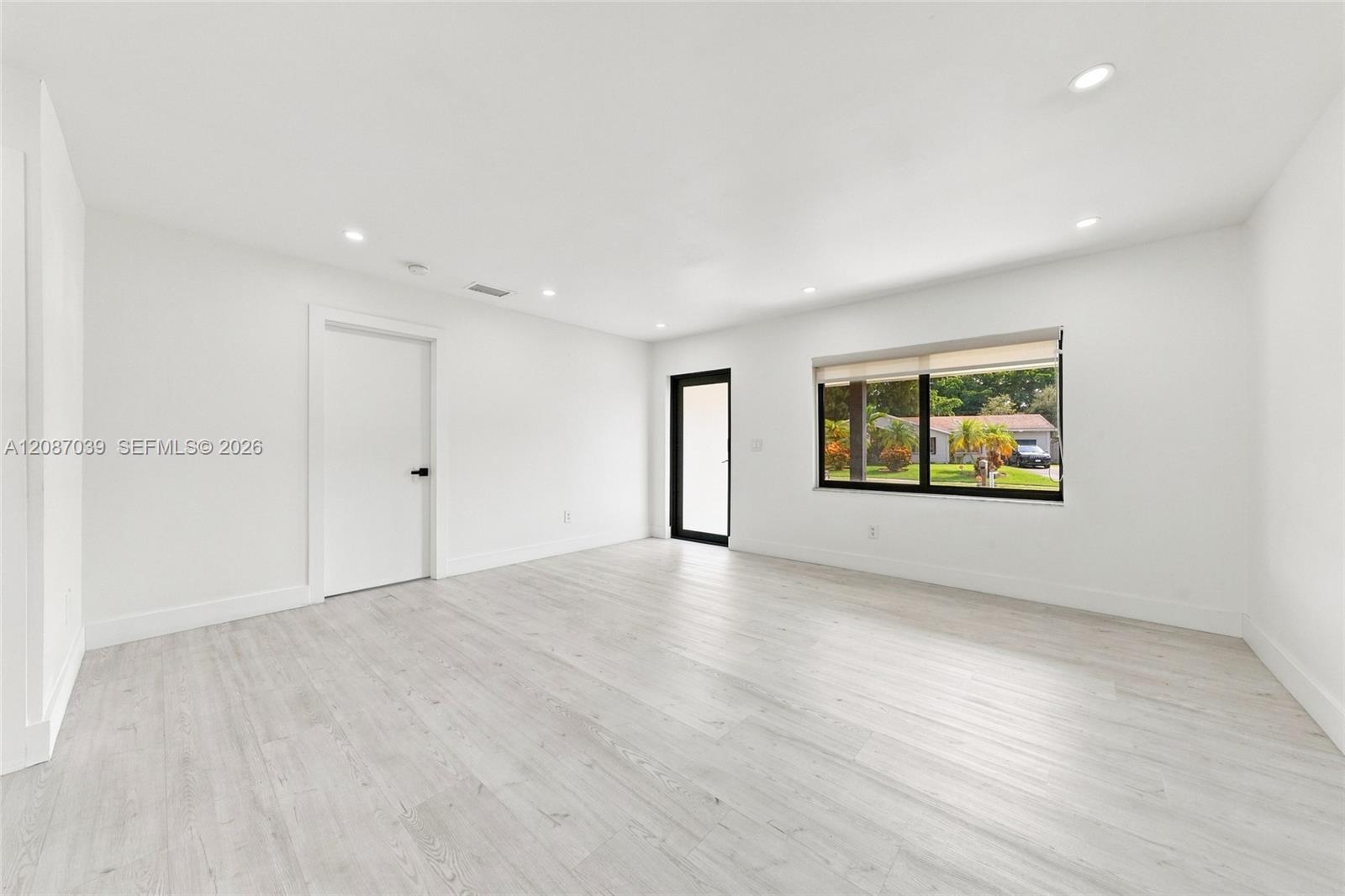 1707 S Curlew Ln — Photo 5