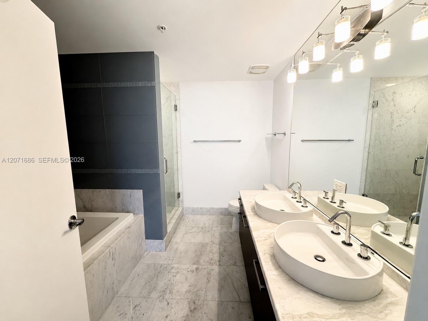 244 Biscayne Blvd # 3903 View 9