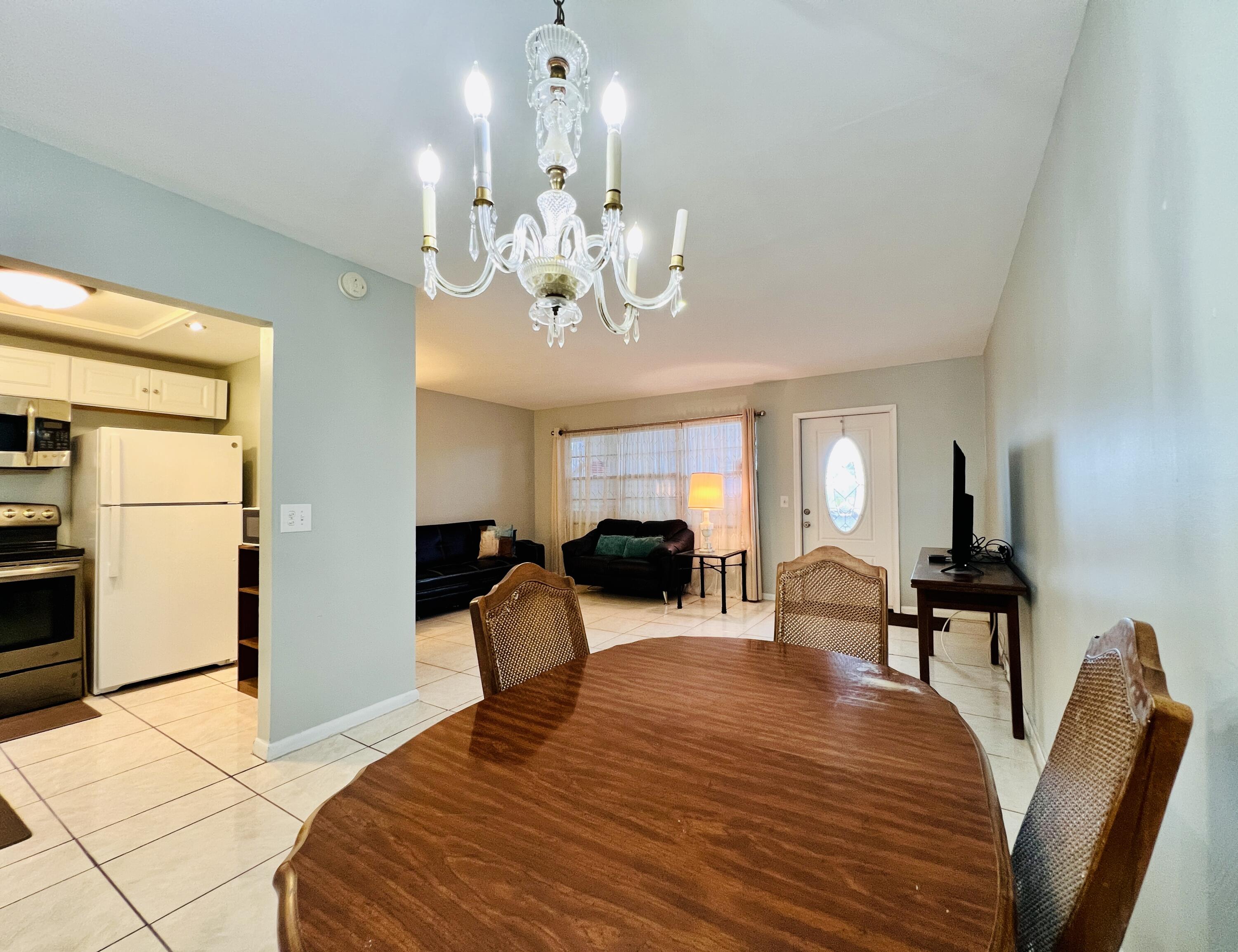 330 Southampton B, West Palm Beach FL 33417