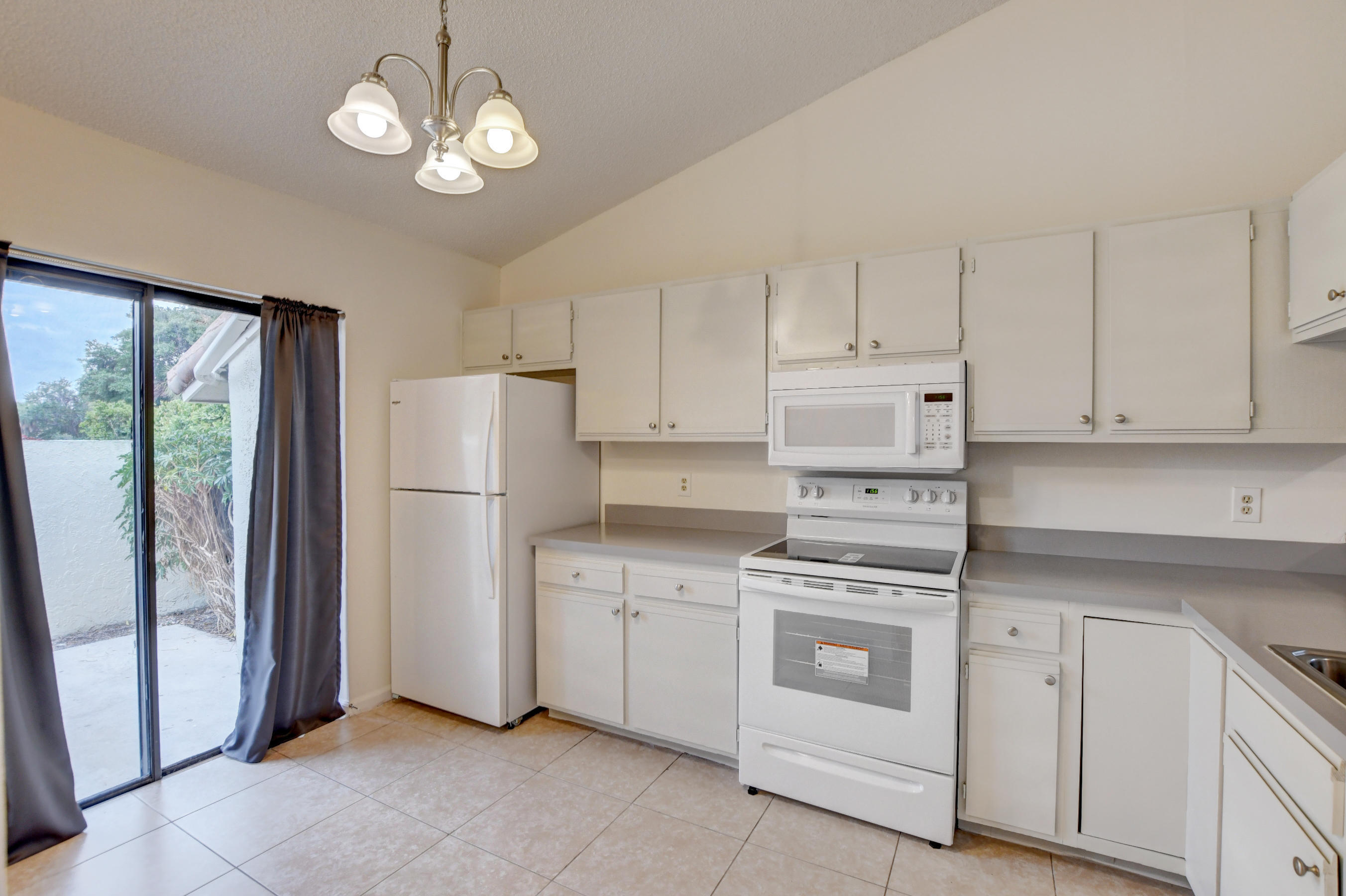 499 HARDWOOD Place — Photo 4