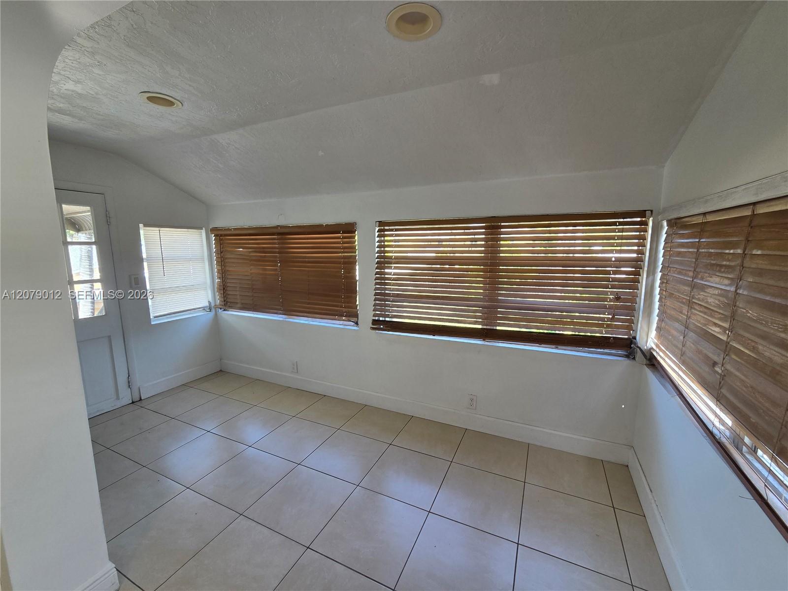 708 NE 4th St # 2 — Photo 3