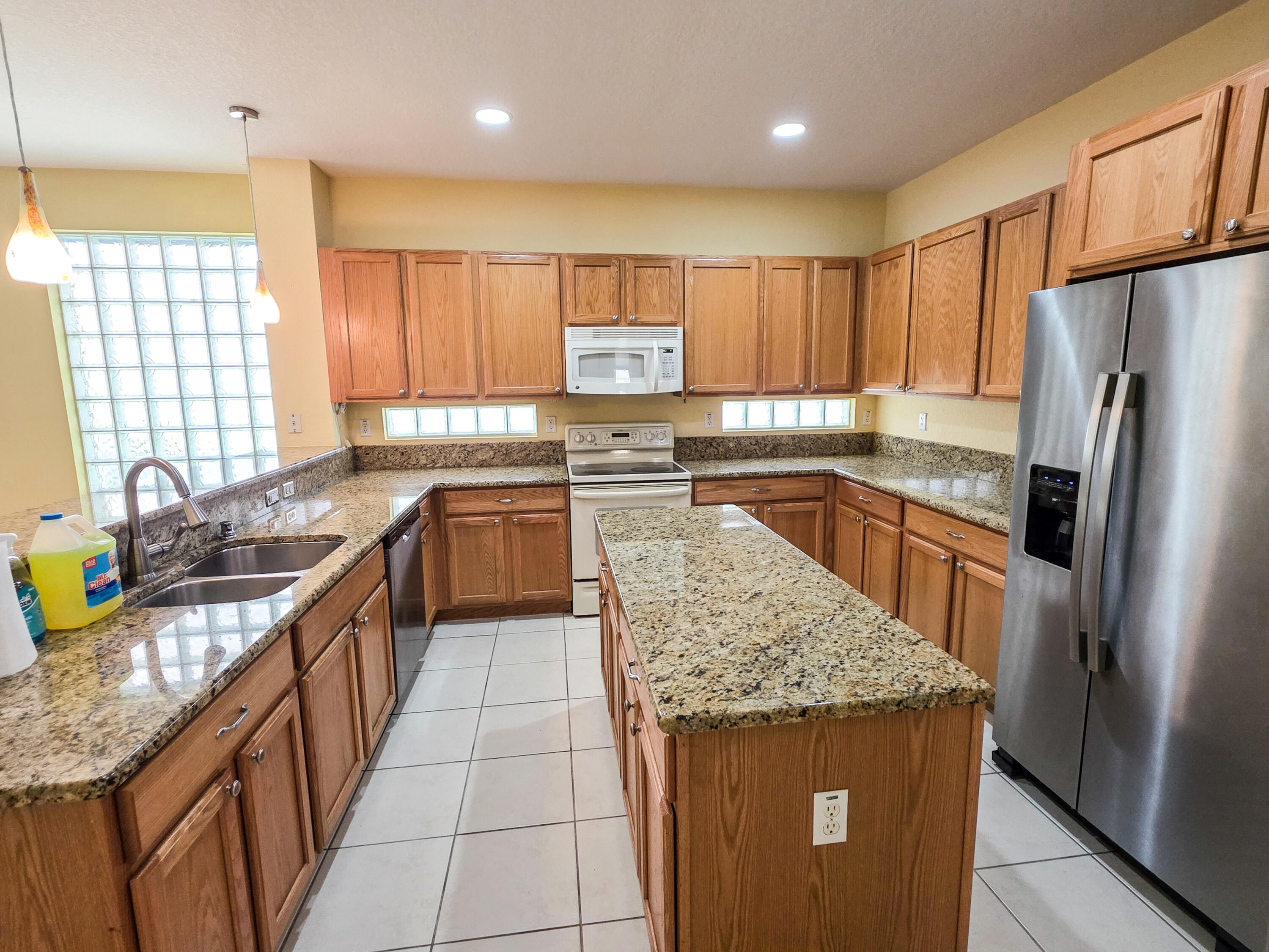 873 Gazetta Way — Photo 5