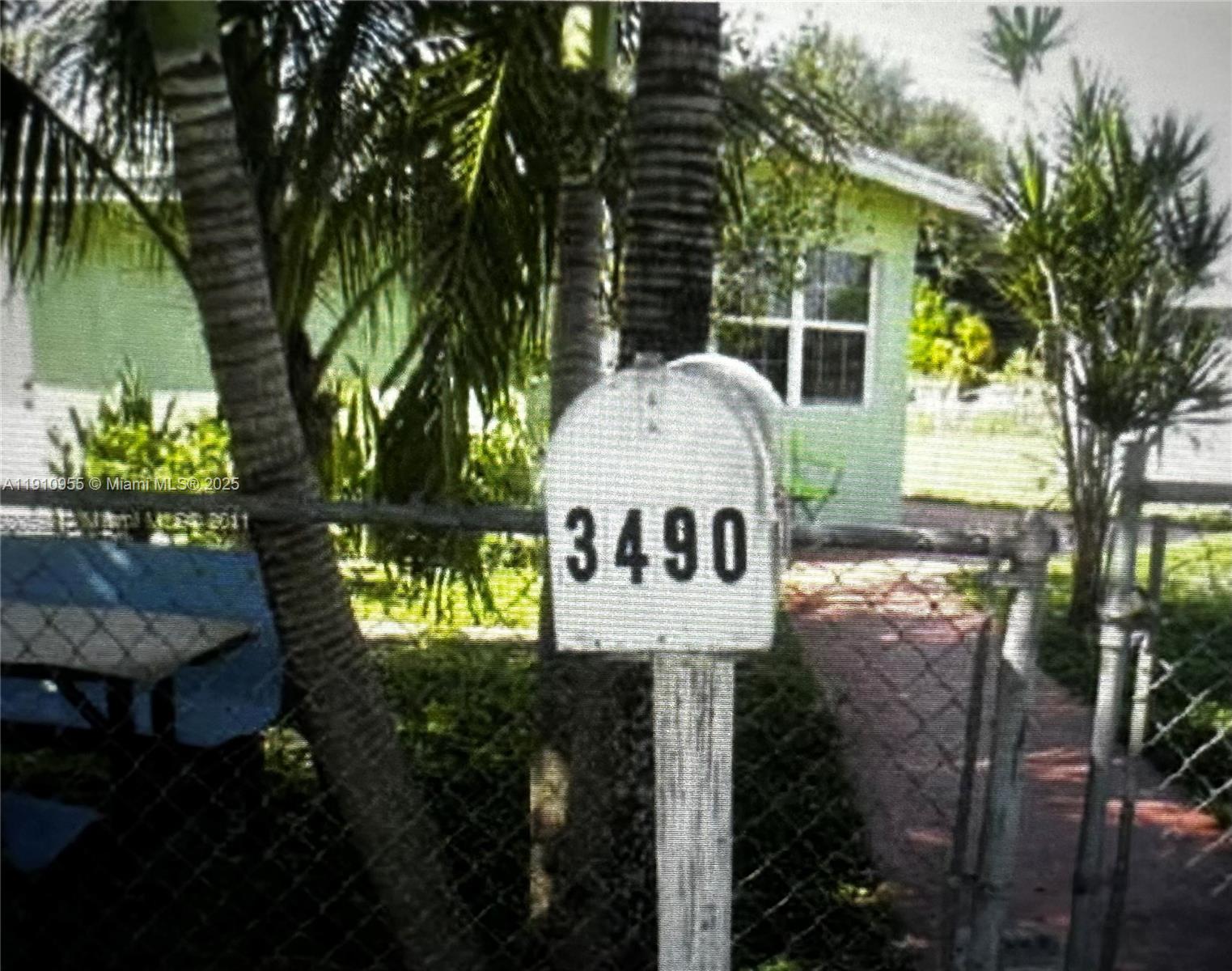 3490 SW 56th Ave — Photo 2