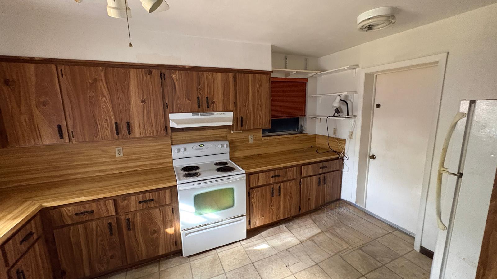 614 N 32ND Court — Photo 4