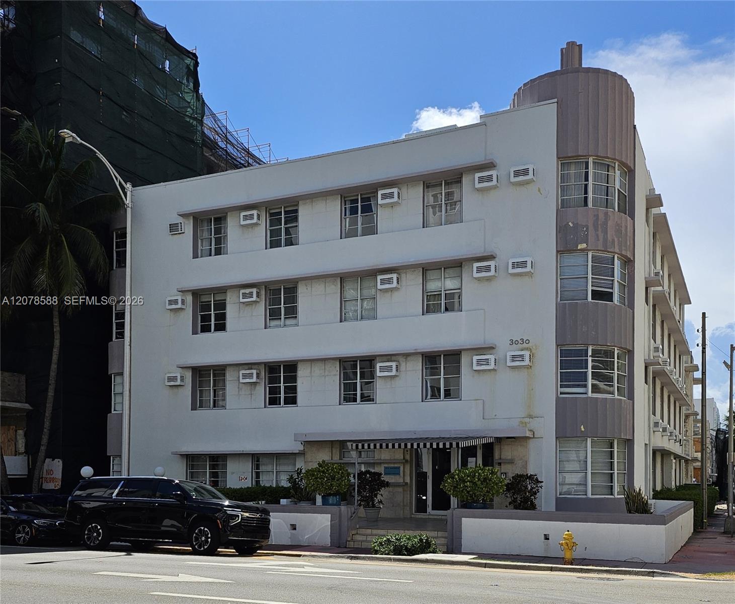 bldg entrance- street level