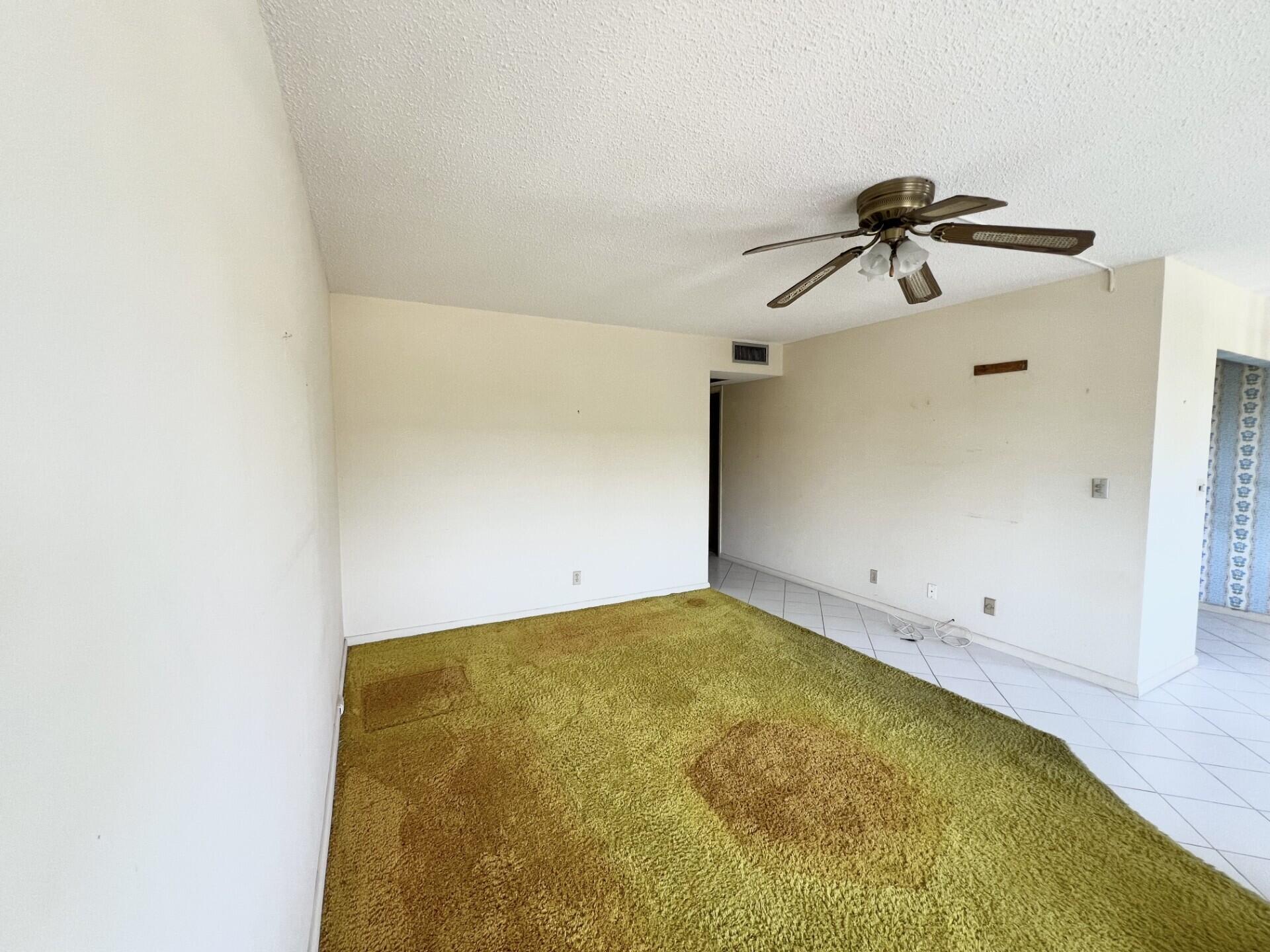 392 Grantham F # 392 — Photo 4
