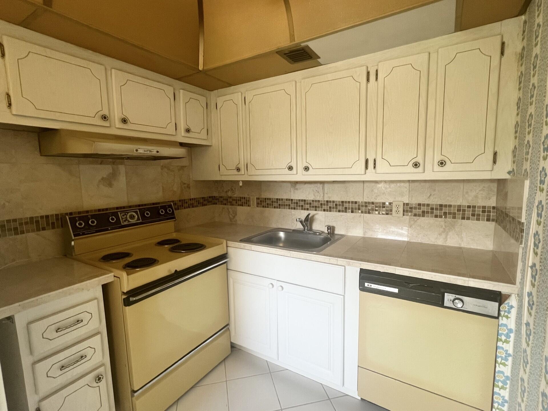 392 Grantham F # 392 — Photo 3
