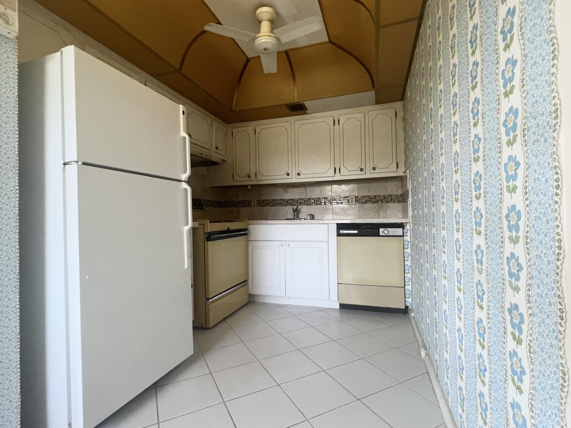 392 Grantham F # 392 — Photo 2