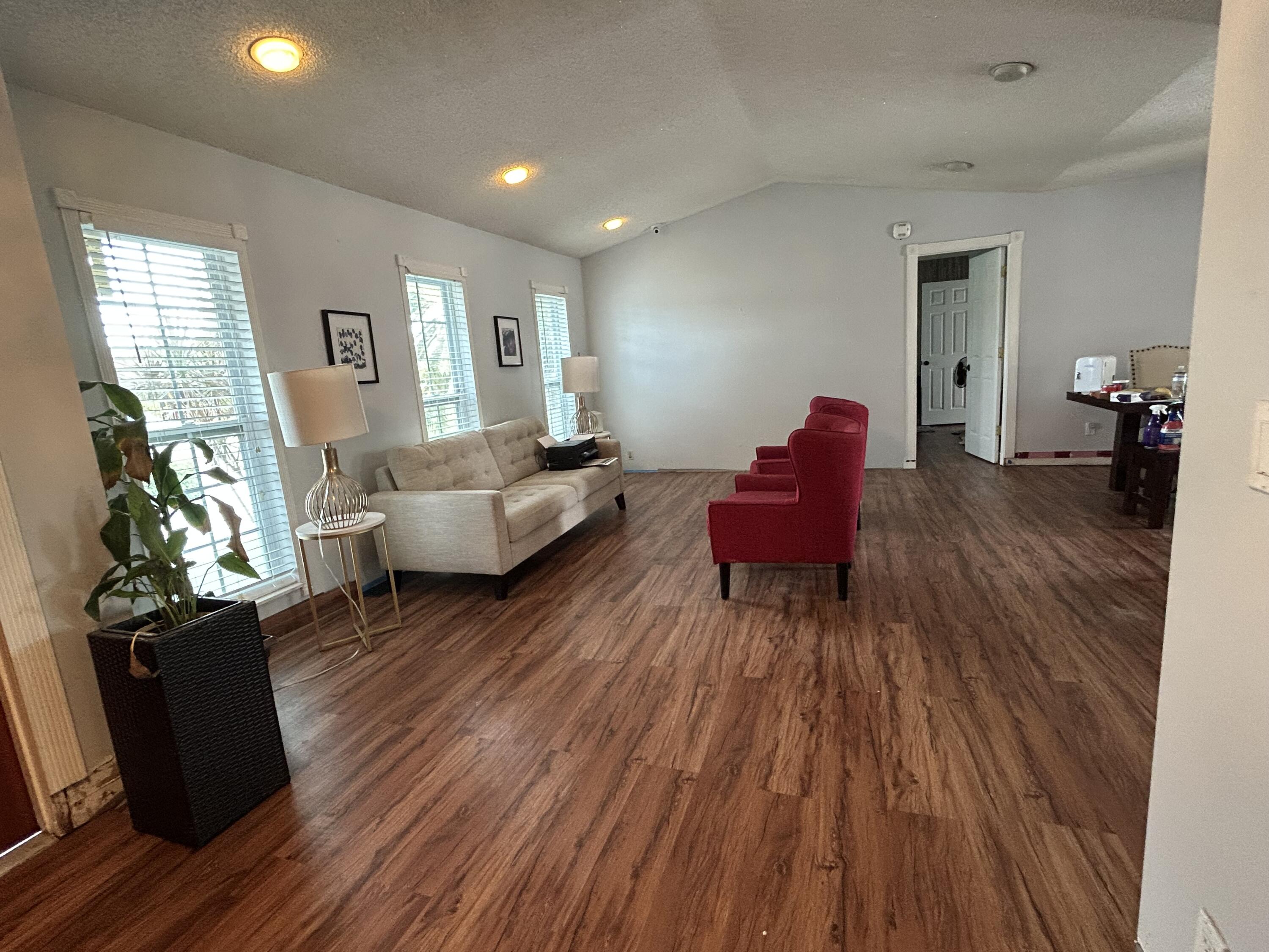 134 Galiano Street — Photo 2