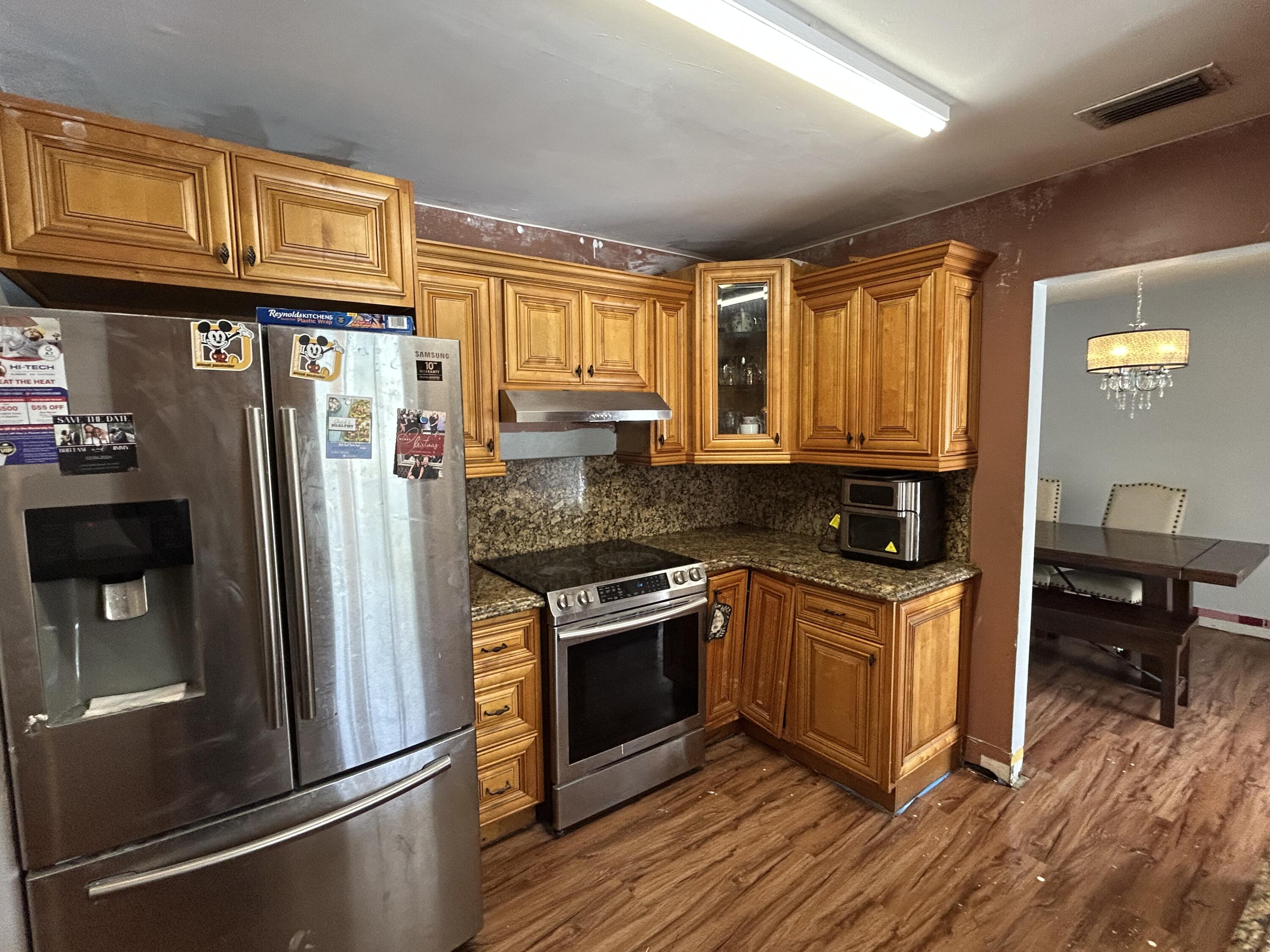 134 Galiano Street — Photo 3