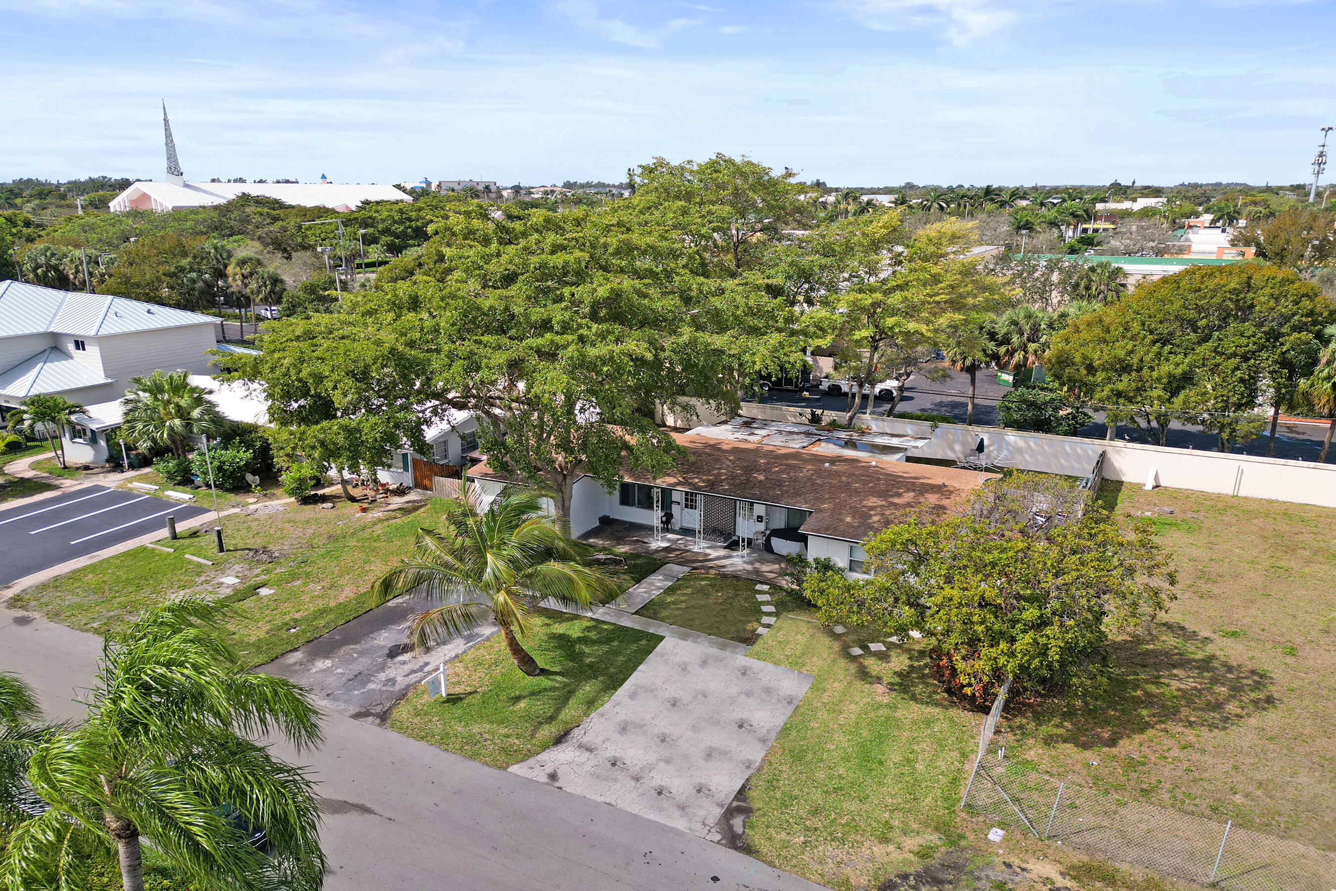 2461 NE 20th Avenue, Lighthouse Point FL 33064