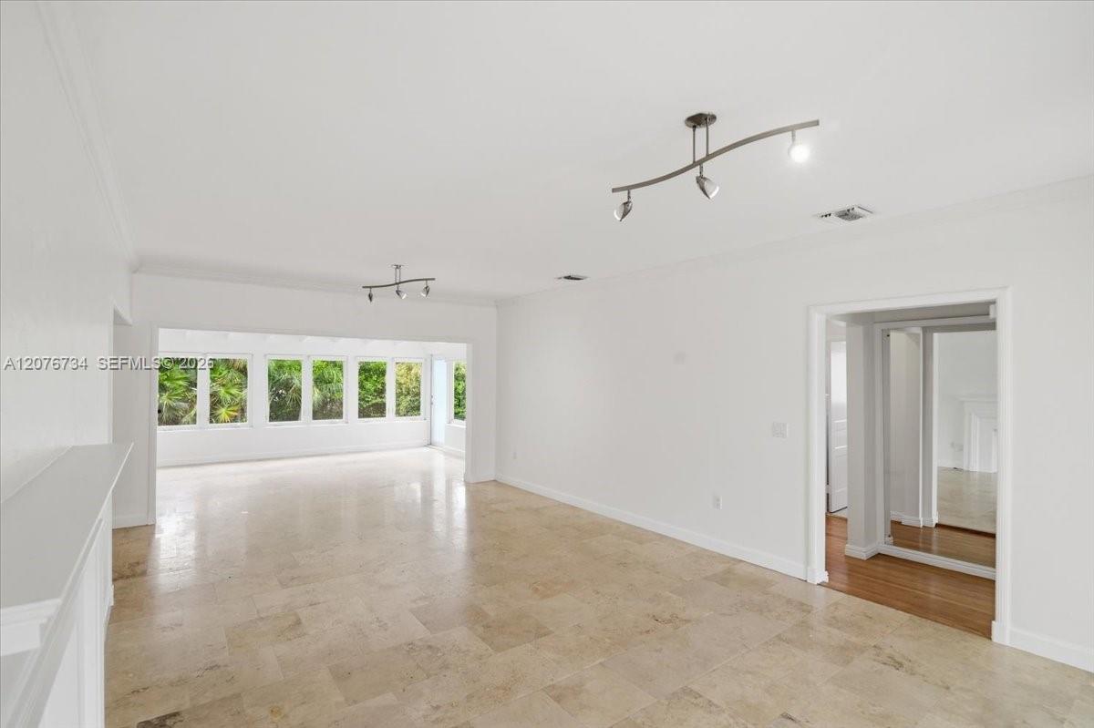 8975 Froude Ave — Photo 4