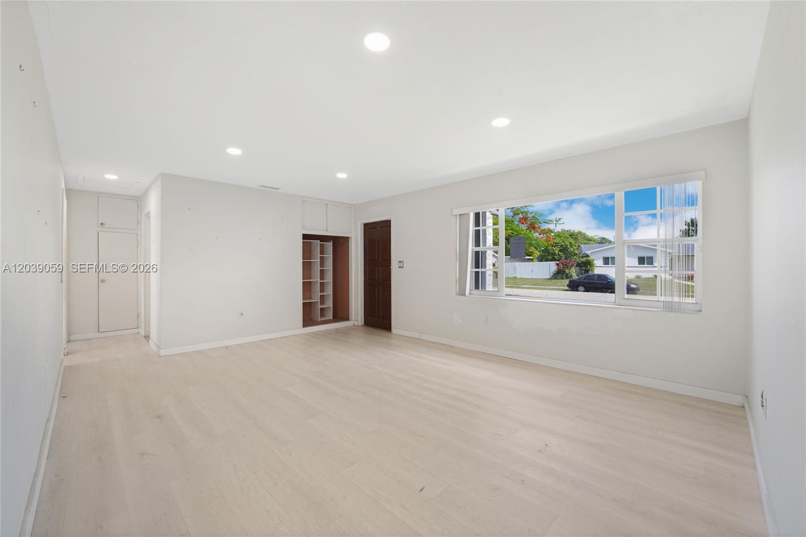 10051 SW 13th Ter — Photo 3