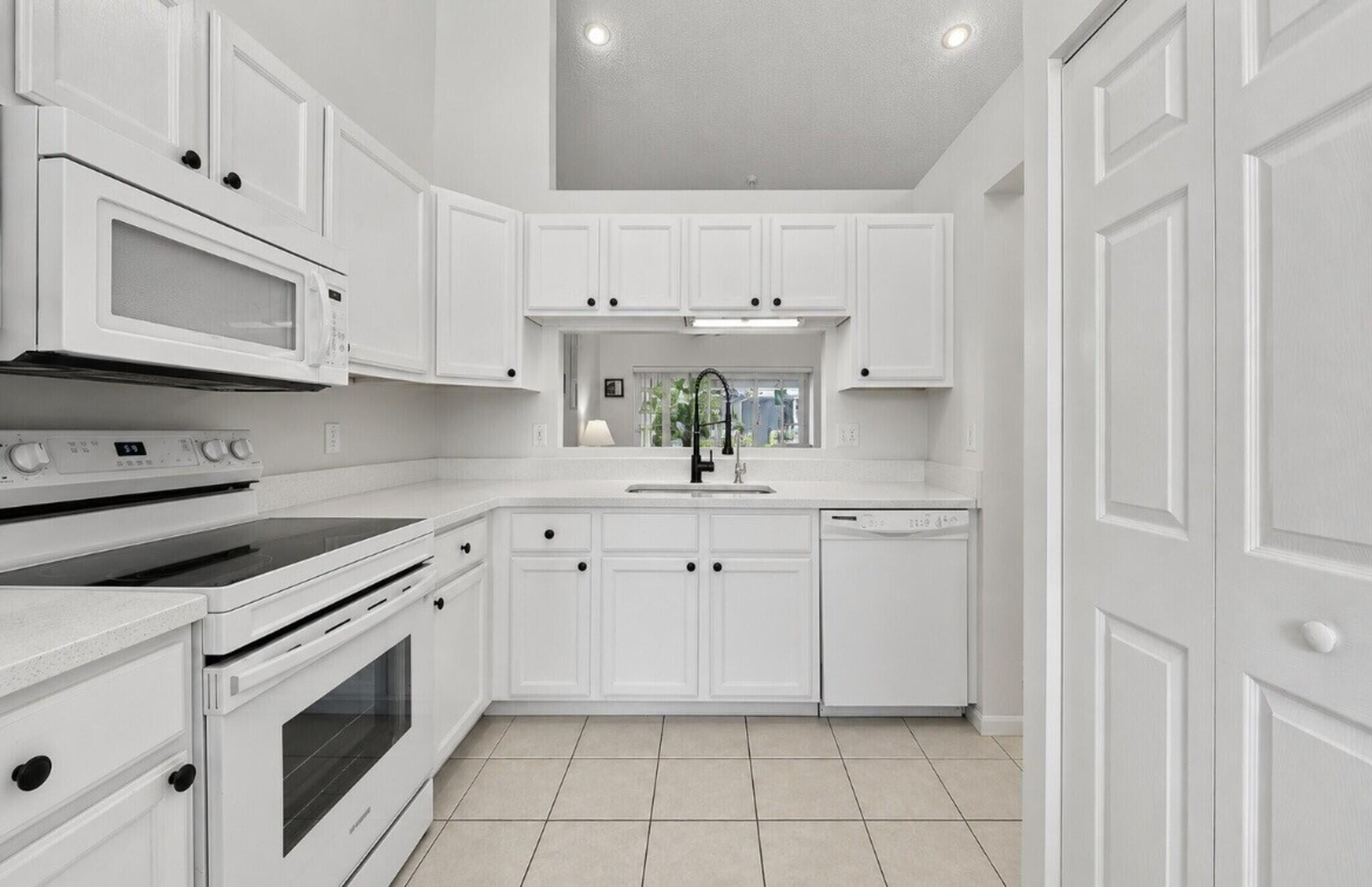 6140 Long Key Lane — Photo 4