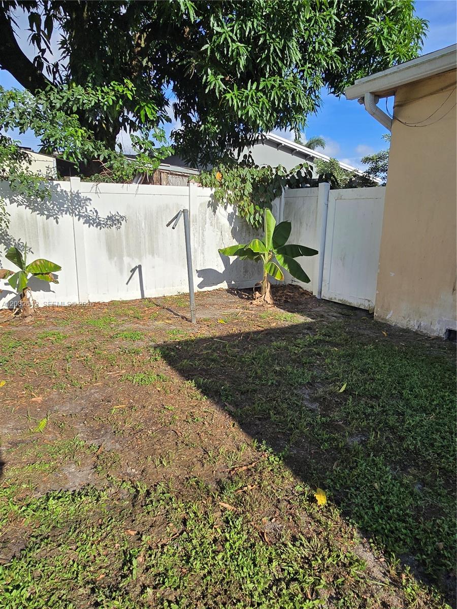 6409 Franklin St — Photo 5