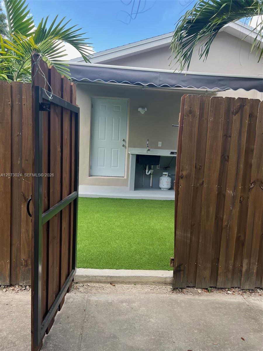 5004 SW 140th CT # A — Photo 5