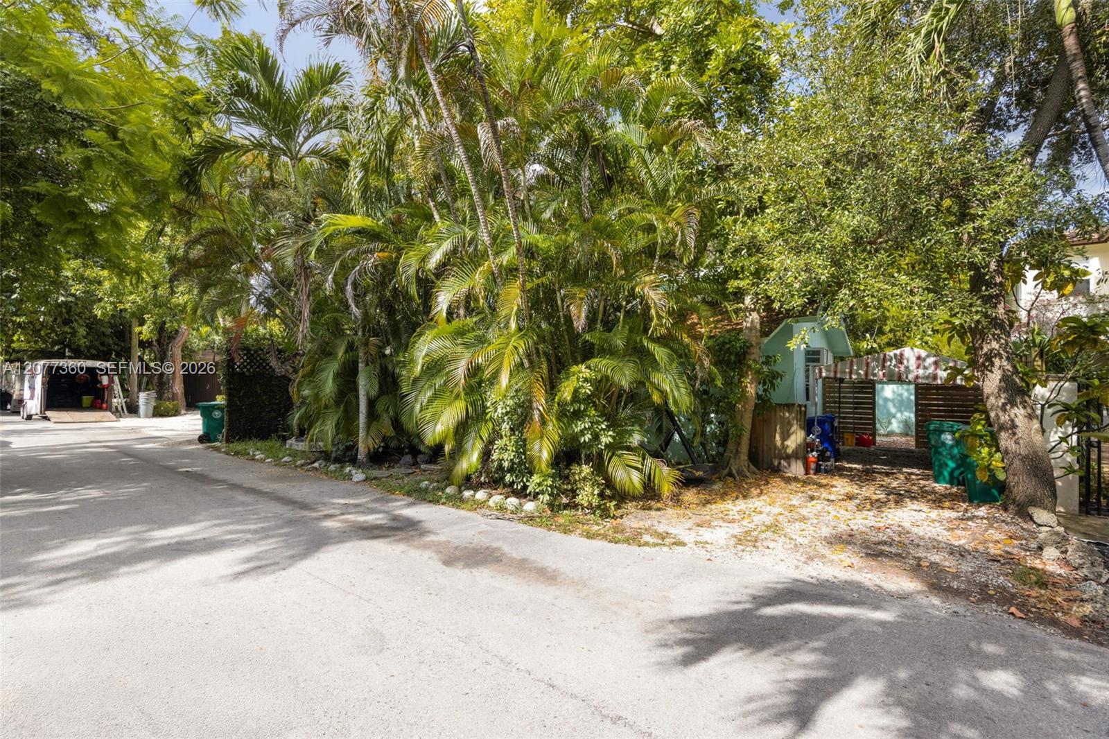 2952 Louise St — Photo 3